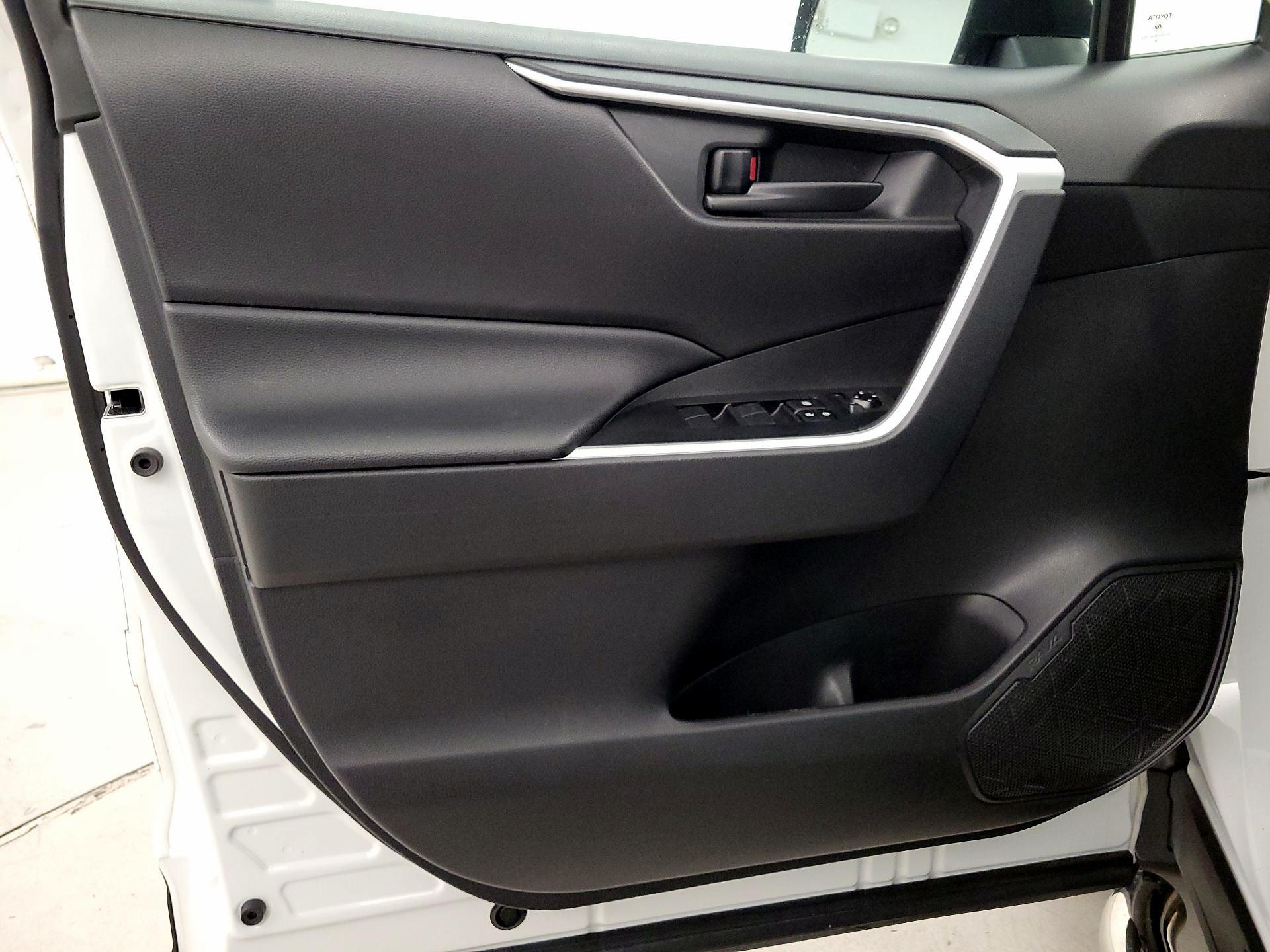 Thumbnail: 2020 Toyota RAV4 - 12