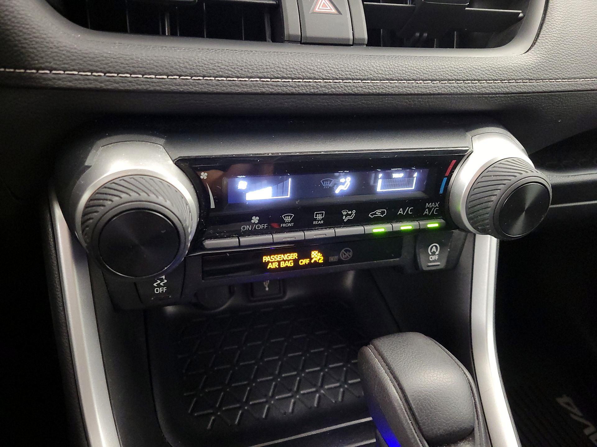 Thumbnail: 2020 Toyota RAV4 - 16