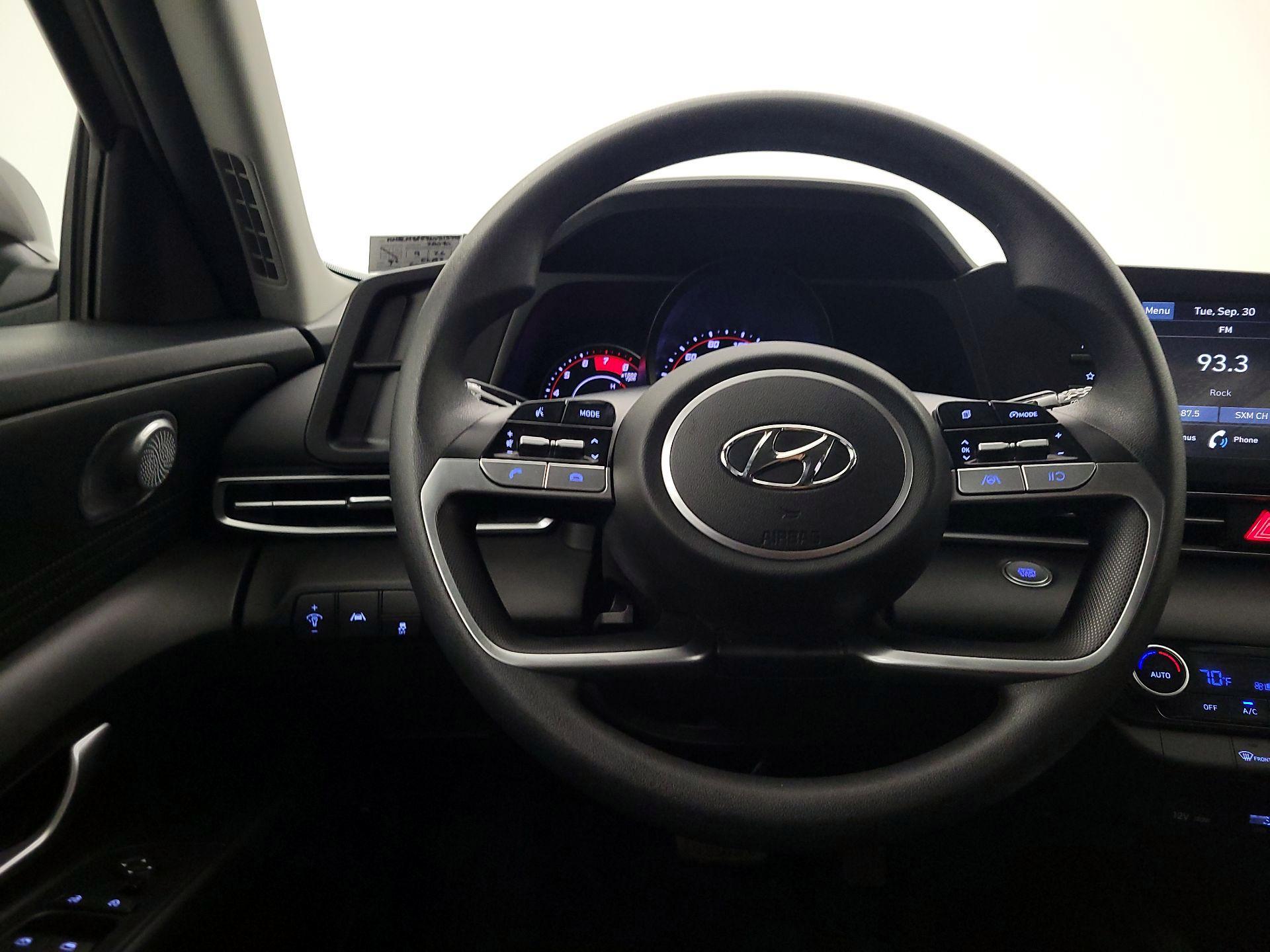 Thumbnail: 2022 Hyundai Elantra - 10