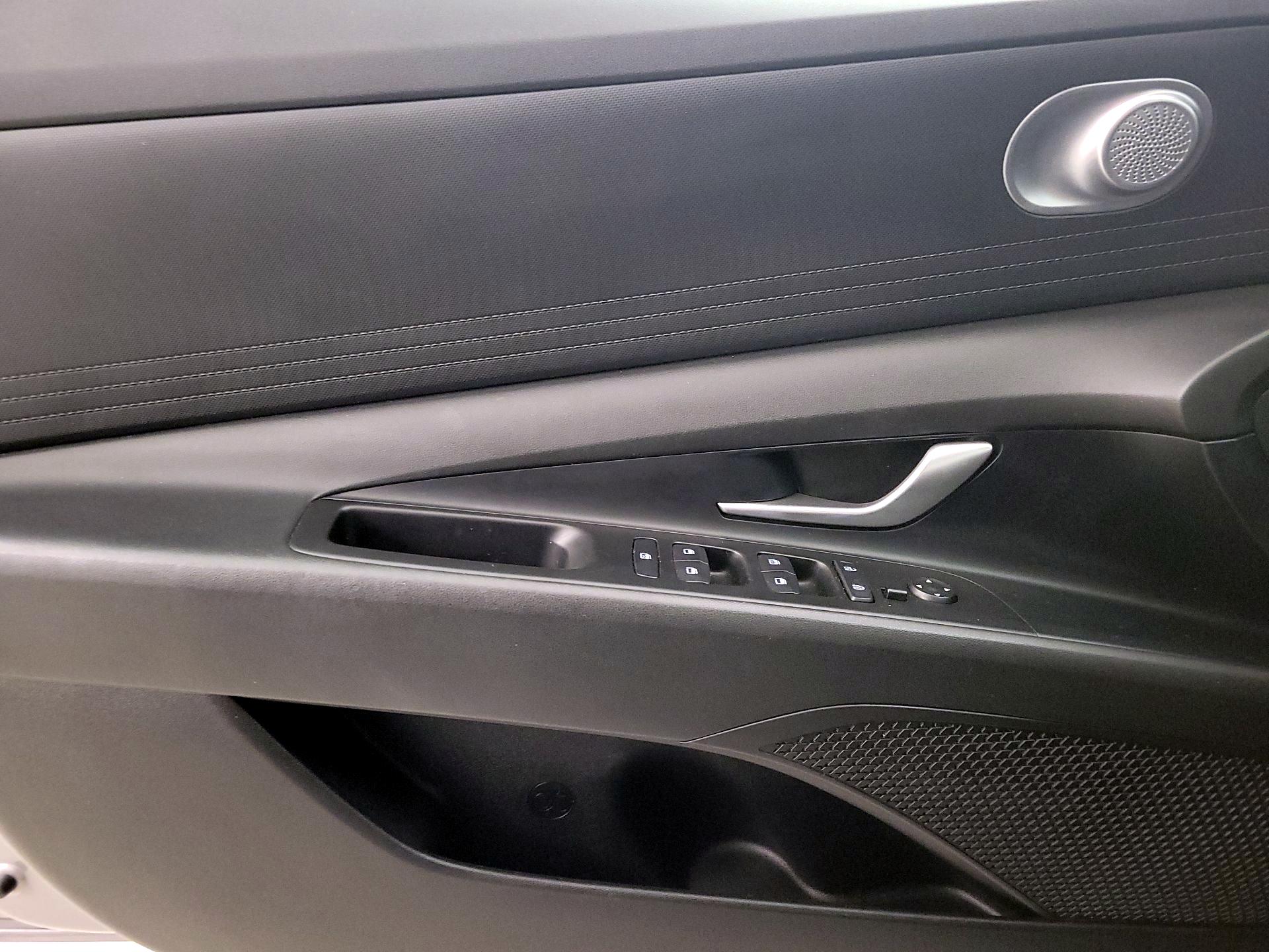 Thumbnail: 2022 Hyundai Elantra - 12