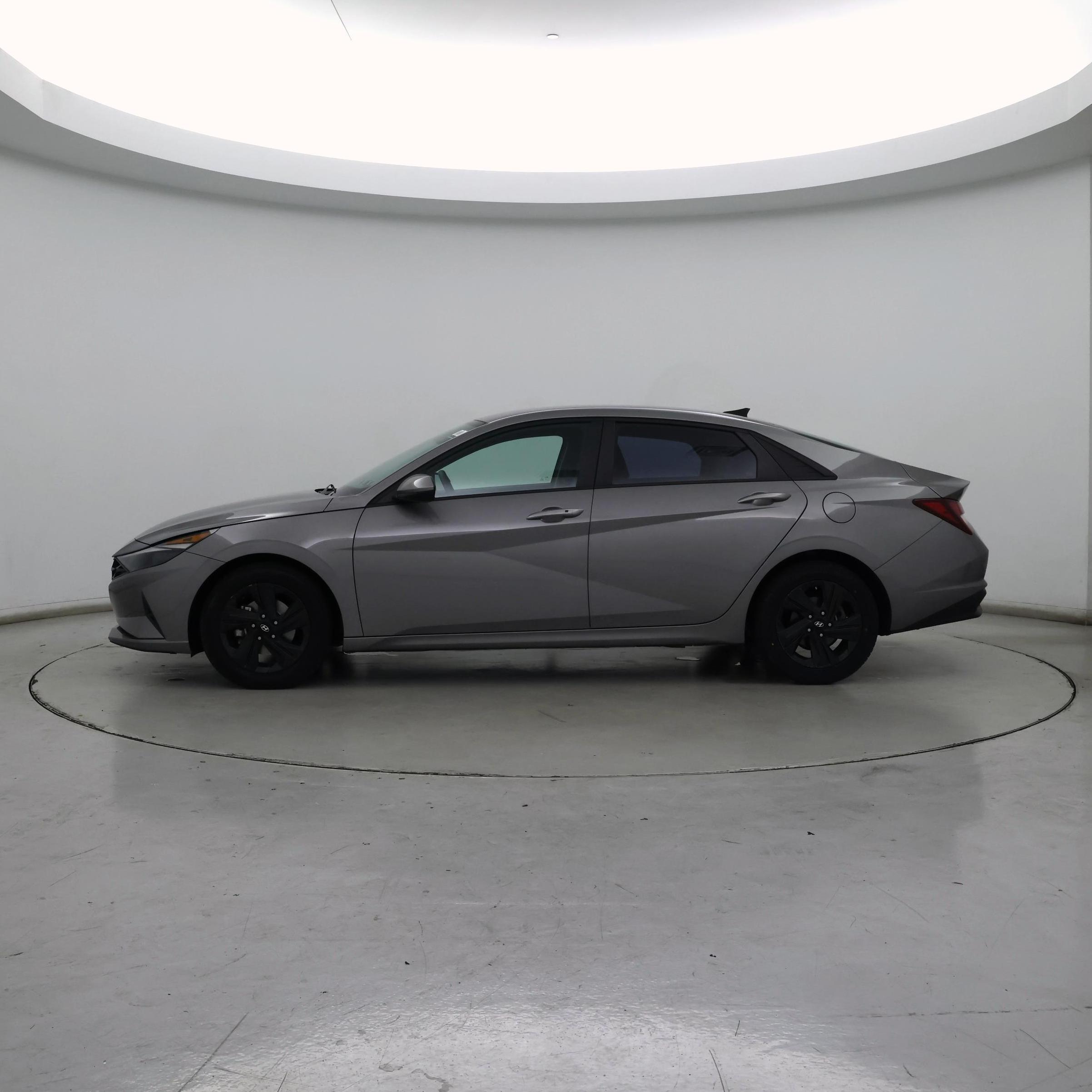 Thumbnail: 2022 Hyundai Elantra - 3