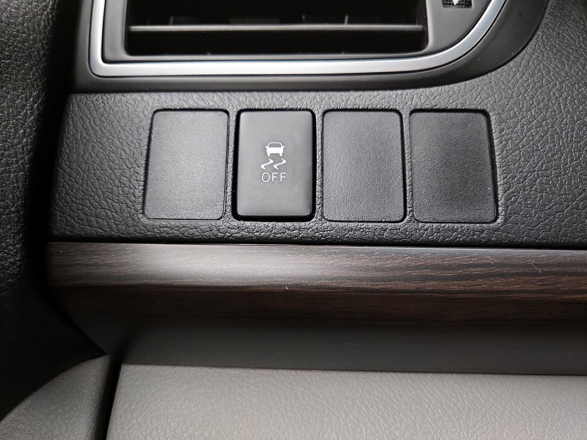 Thumbnail: 2015 Toyota Camry - 13