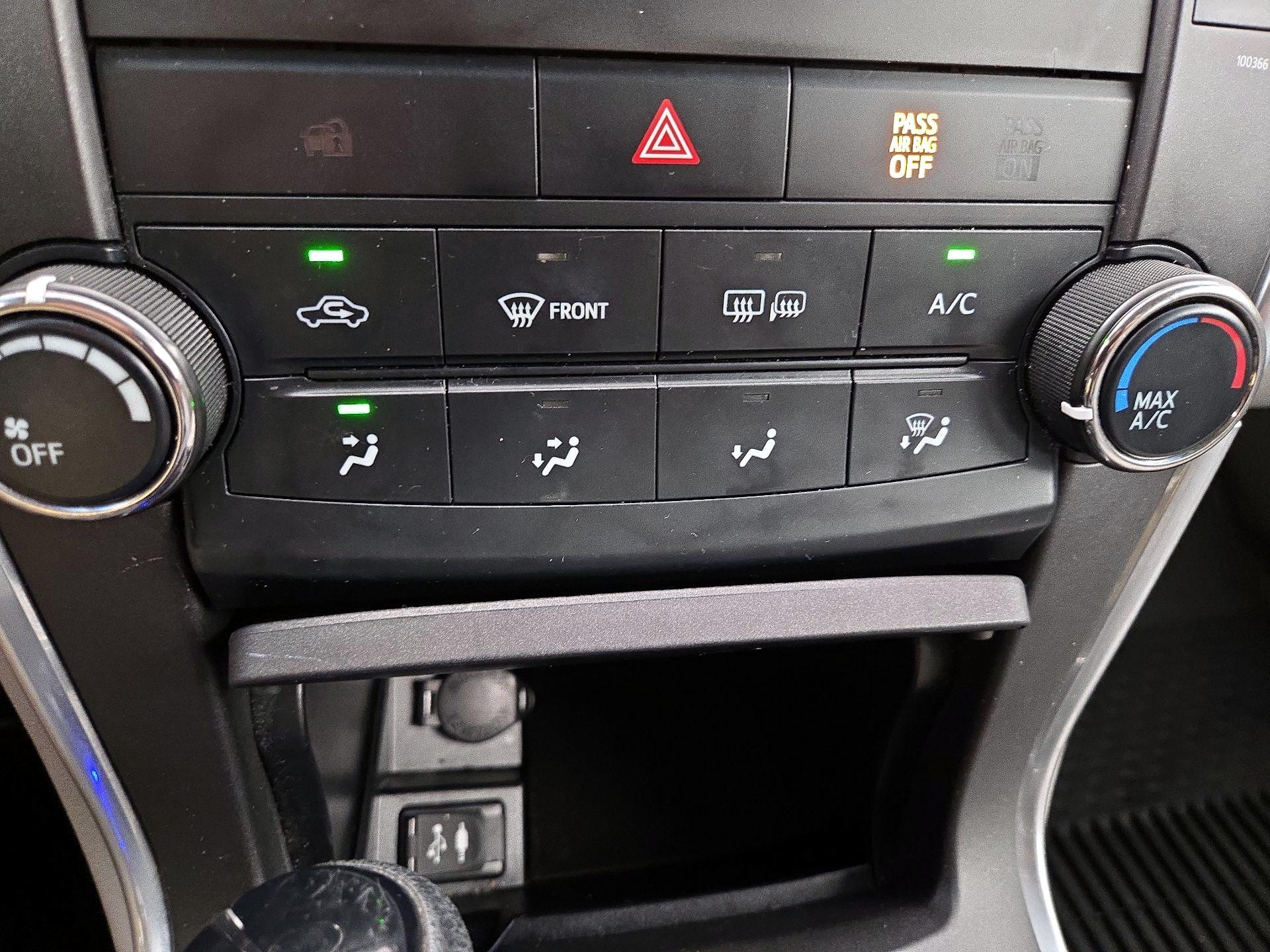 Thumbnail: 2015 Toyota Camry - 16