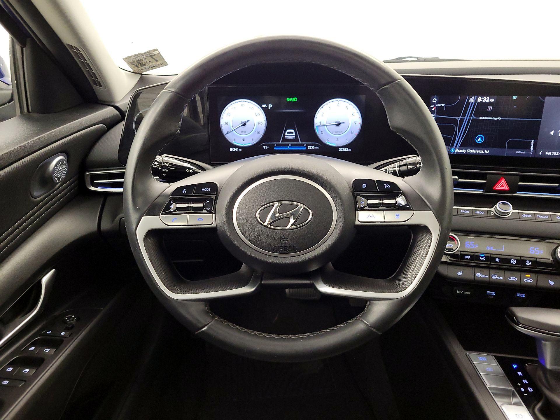 Thumbnail: 2023 Hyundai Elantra - 10