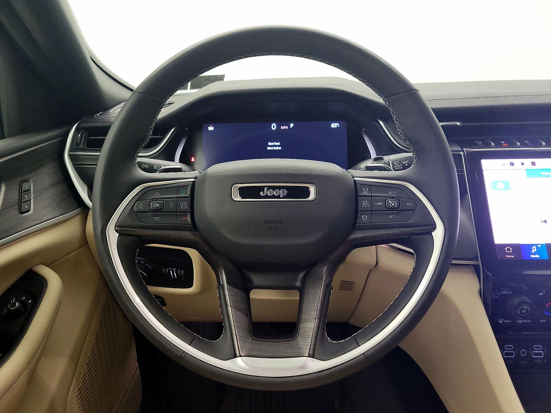 Thumbnail: 2023 Jeep Grand Cherokee - 10