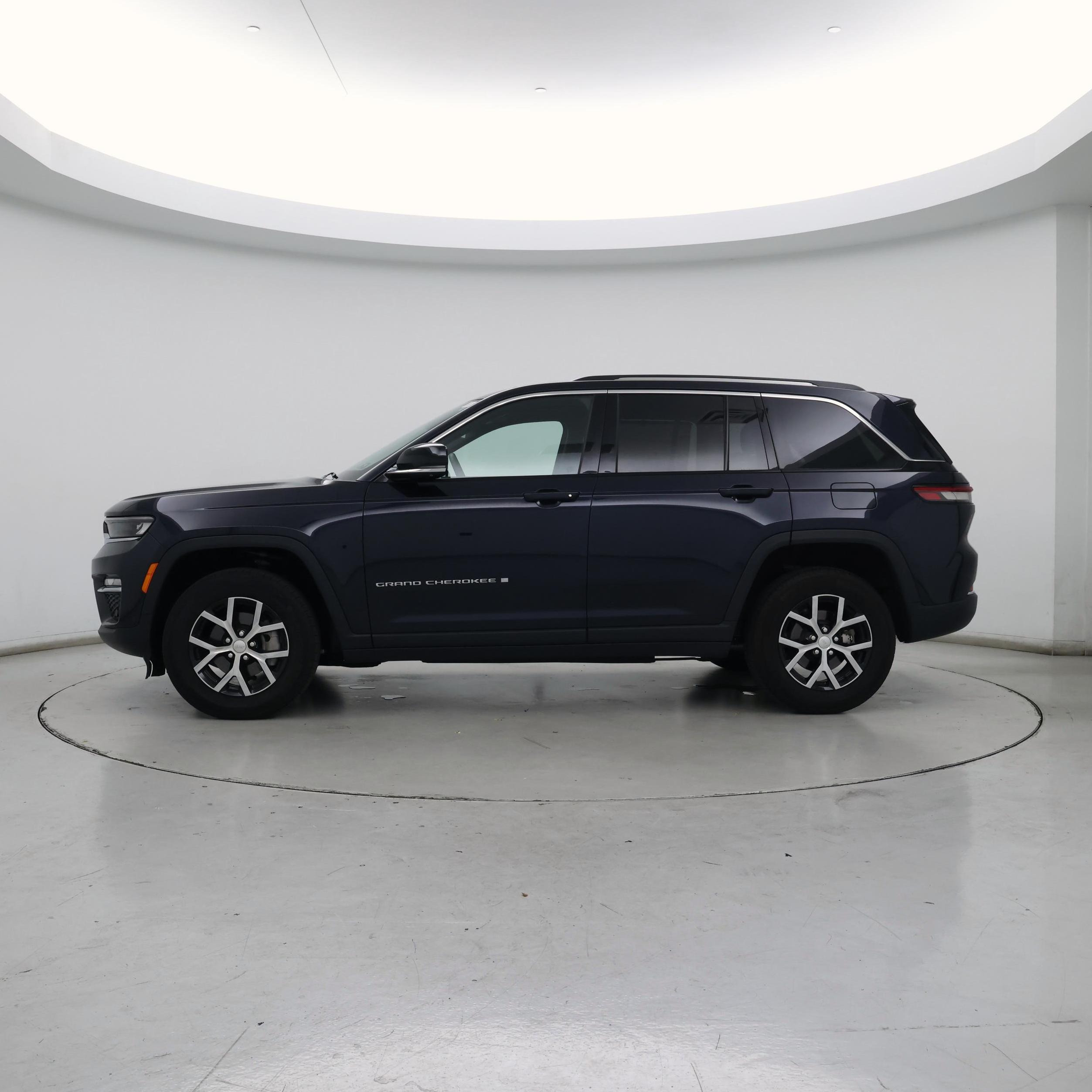 Thumbnail: 2023 Jeep Grand Cherokee - 3