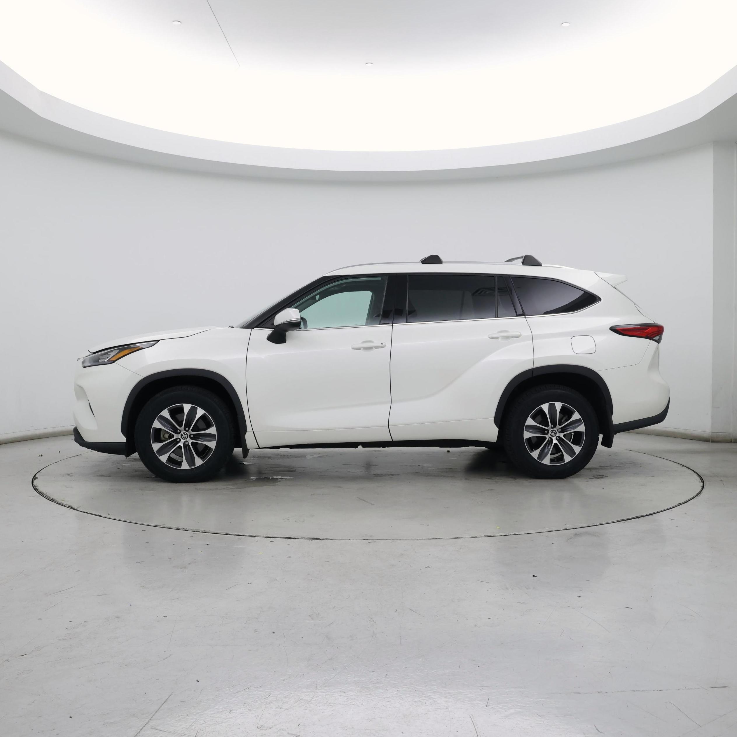 Thumbnail: 2020 Toyota Highlander - 3