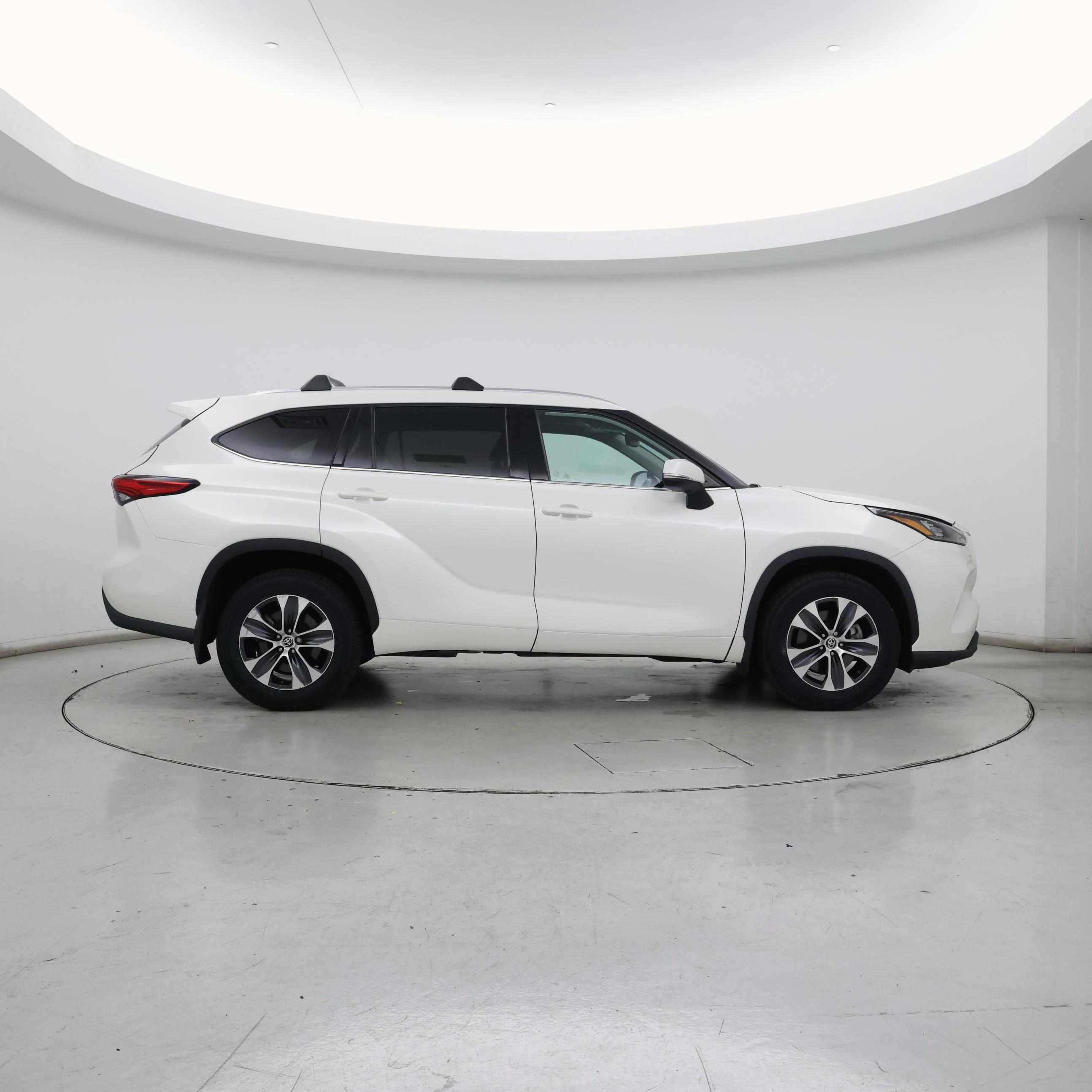 Thumbnail: 2020 Toyota Highlander - 7