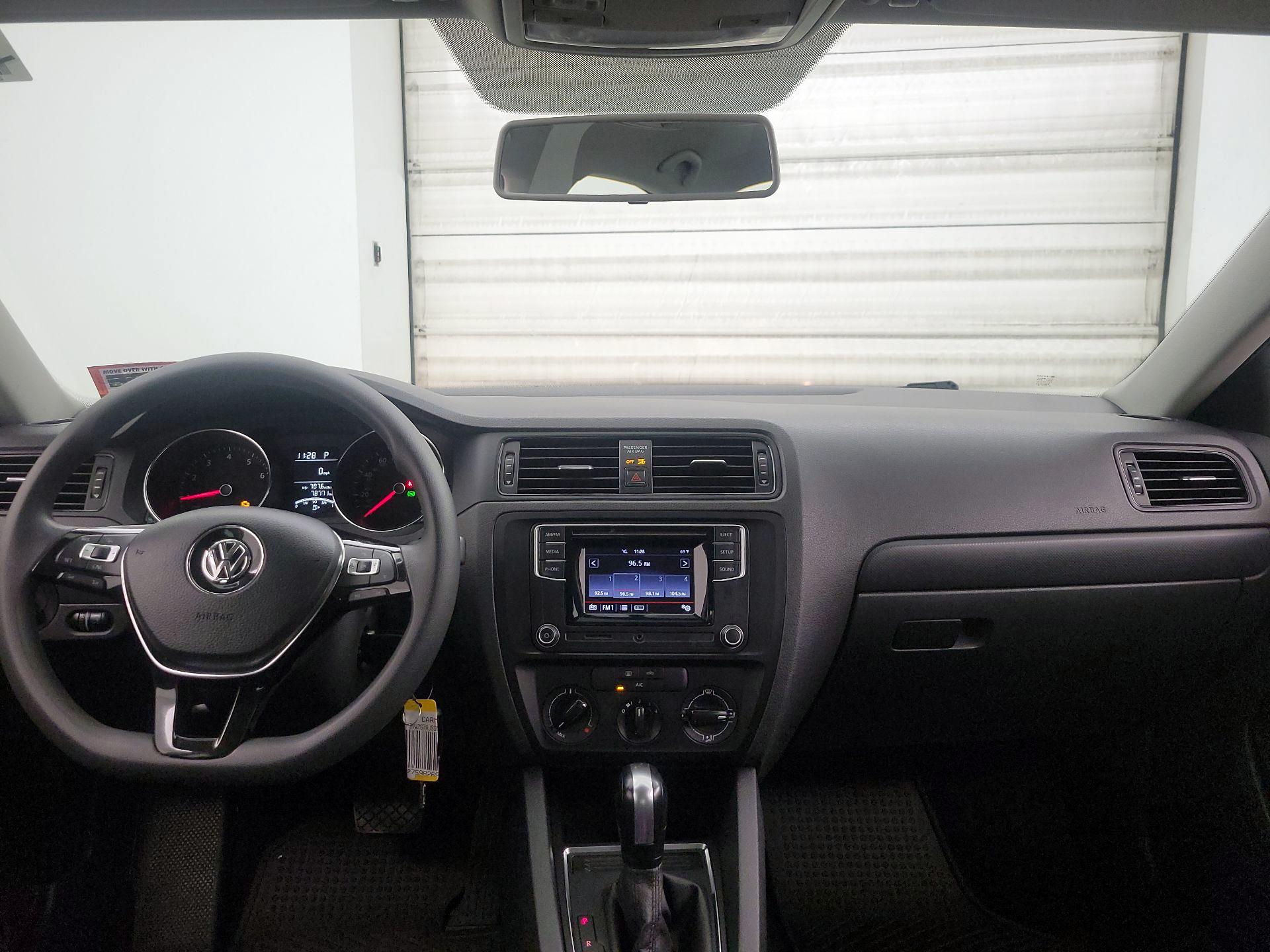 Thumbnail: 2016 Volkswagen Jetta - 9
