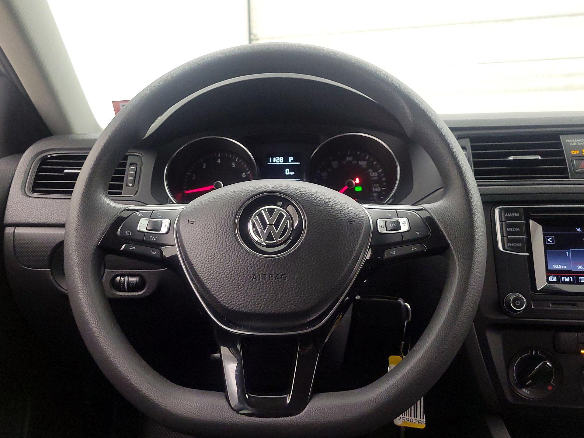 Thumbnail: 2016 Volkswagen Jetta - 10