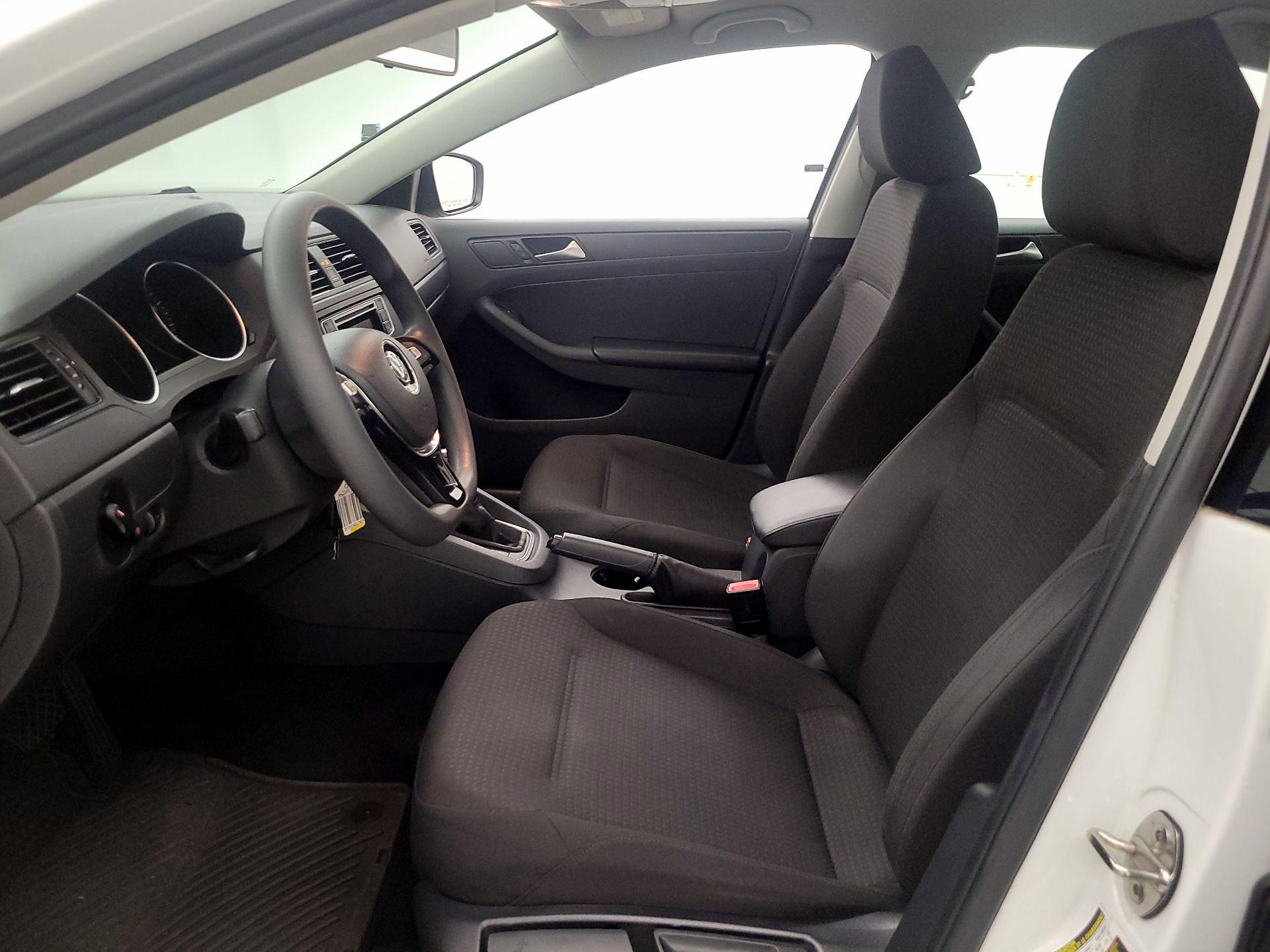Thumbnail: 2016 Volkswagen Jetta - 11