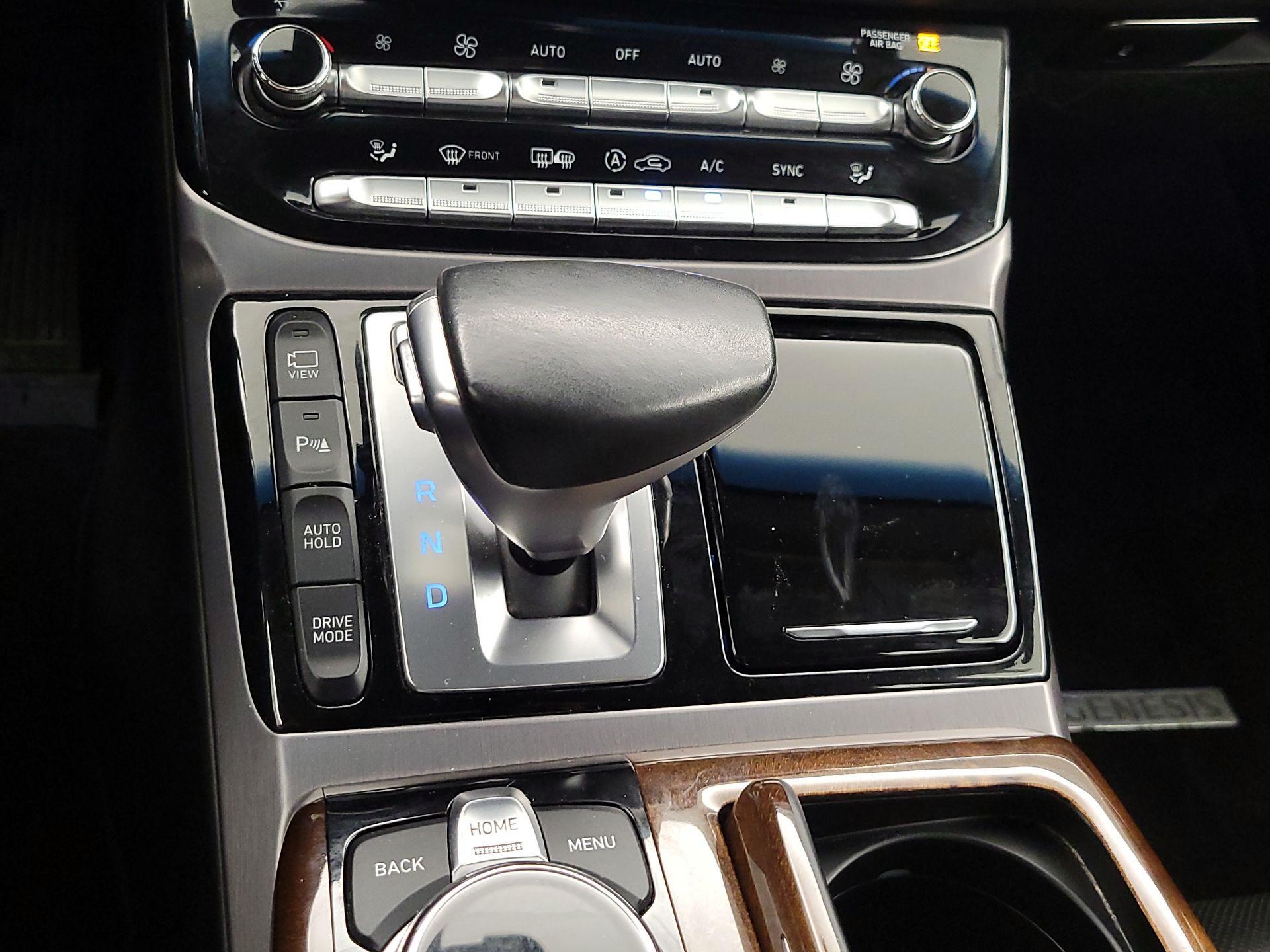 Thumbnail: 2017 Genesis G90 - 18