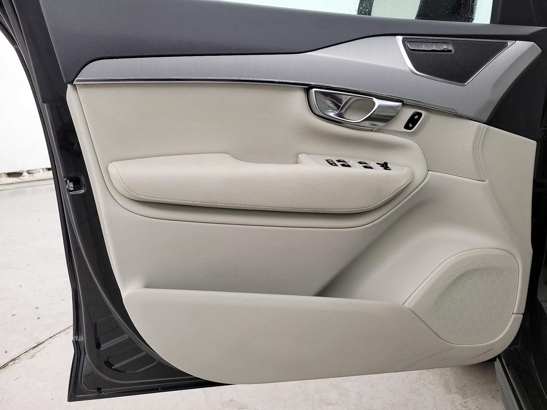 Thumbnail: 2022 Volvo XC90 - 12