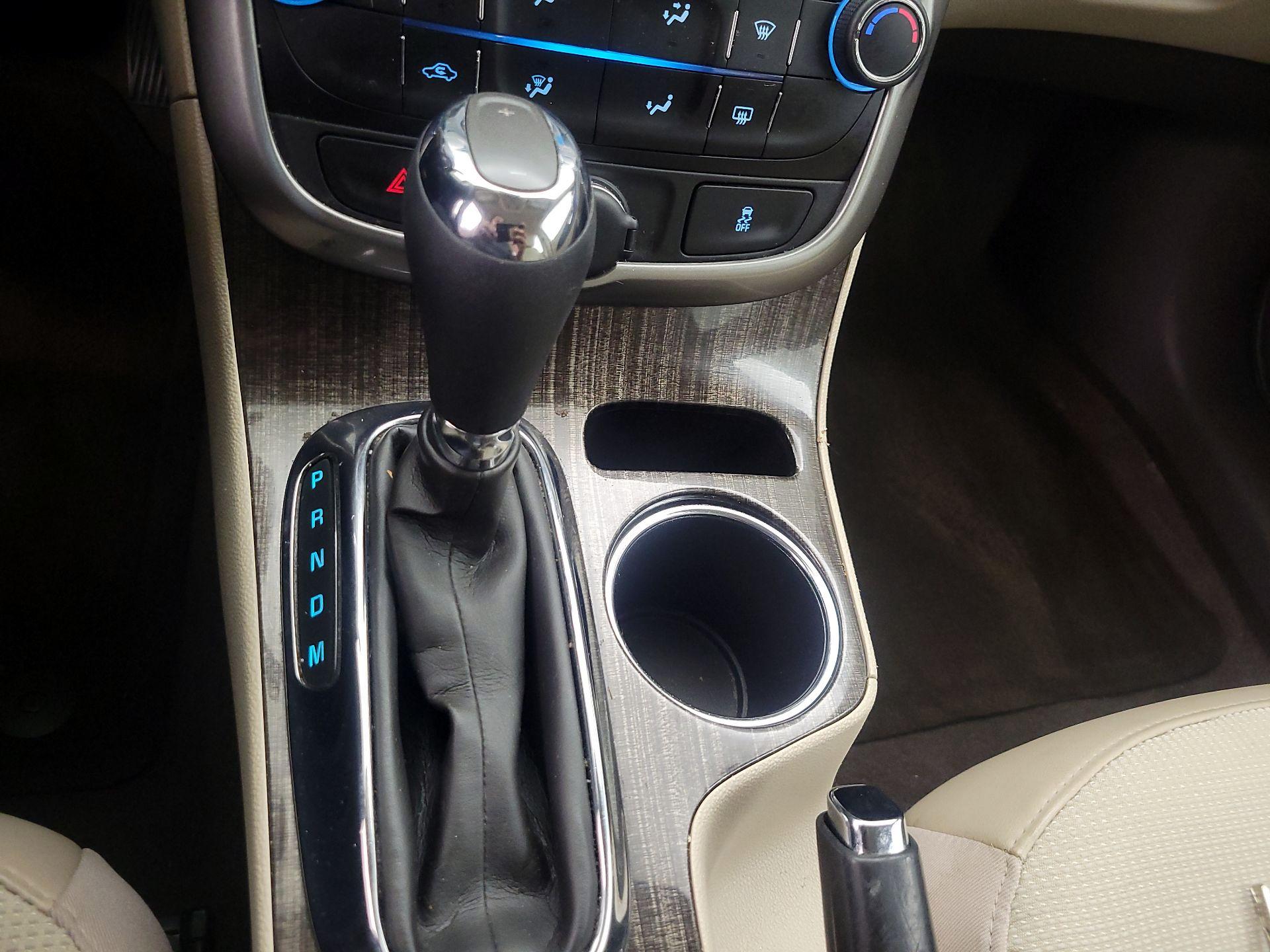 Thumbnail: 2015 Chevrolet Malibu - 16