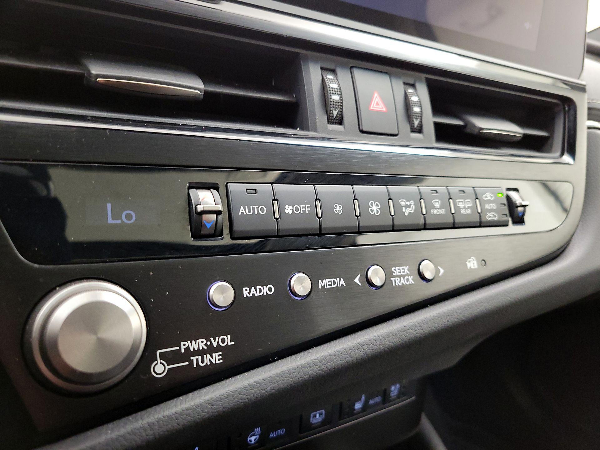 Thumbnail: 2023 Lexus ES - 16