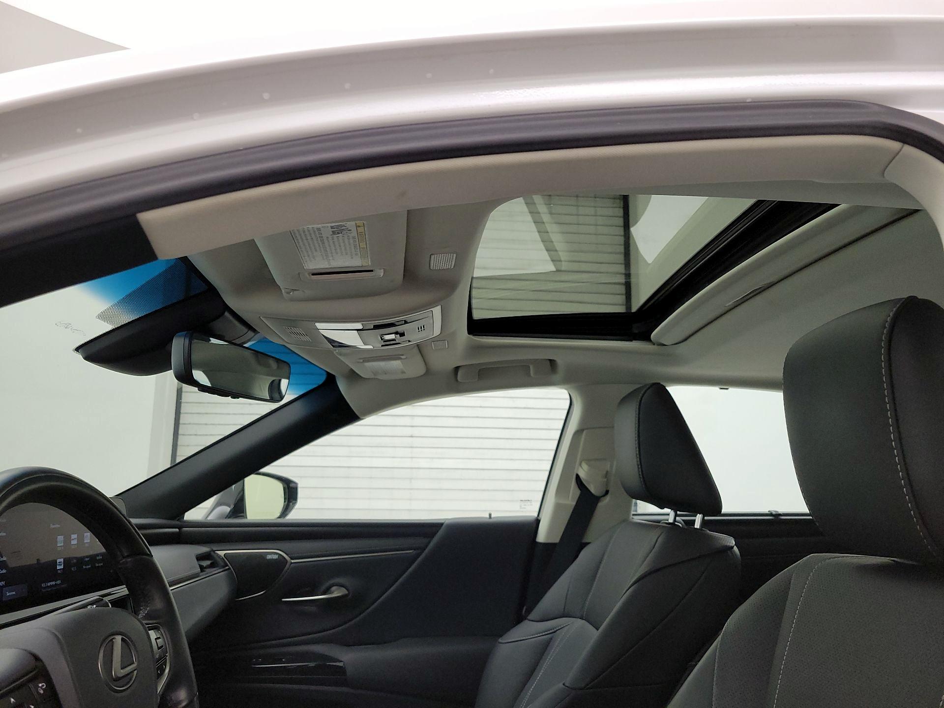 Thumbnail: 2023 Lexus ES - 18