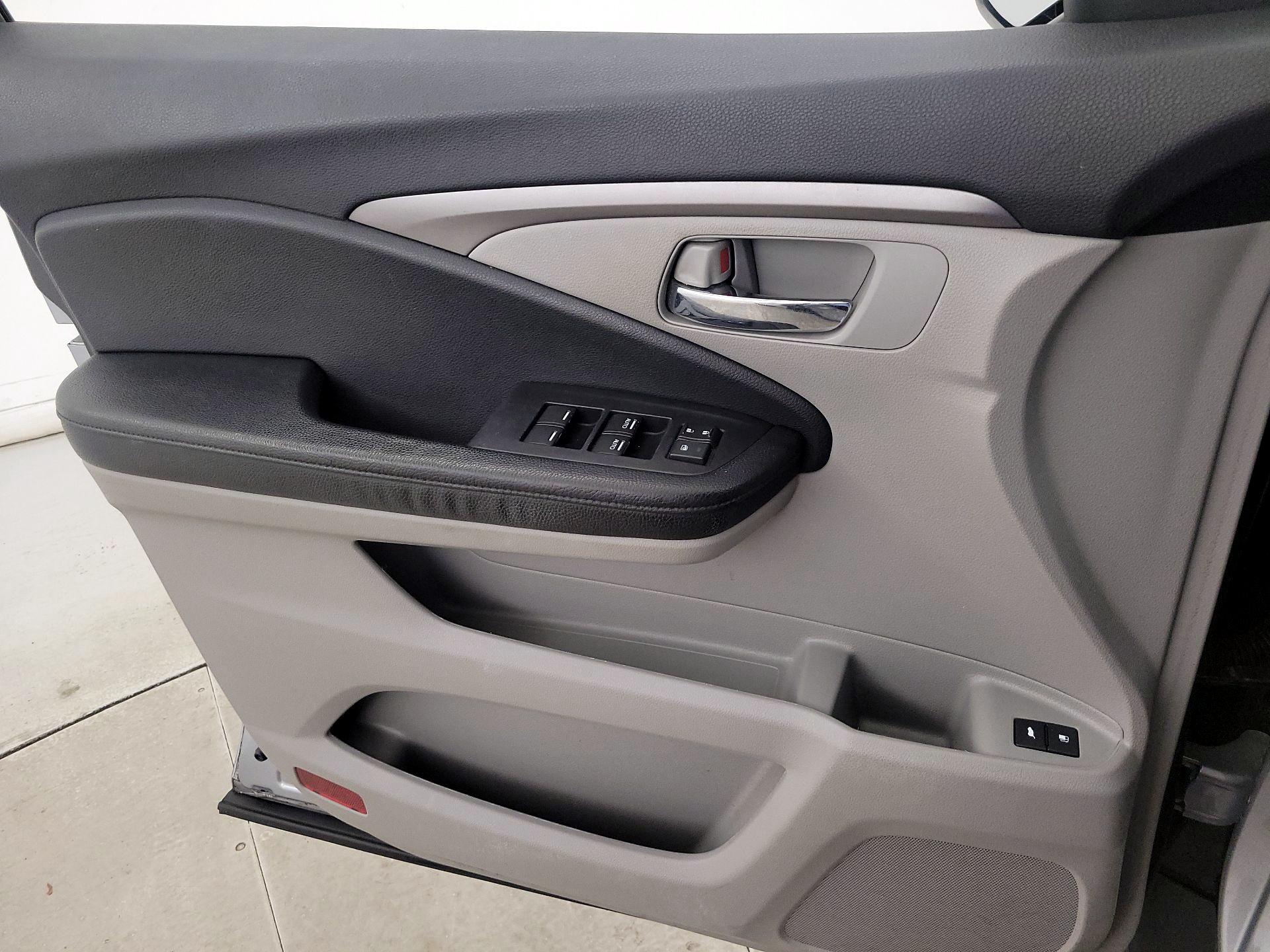 Thumbnail: 2018 Honda Pilot - 12