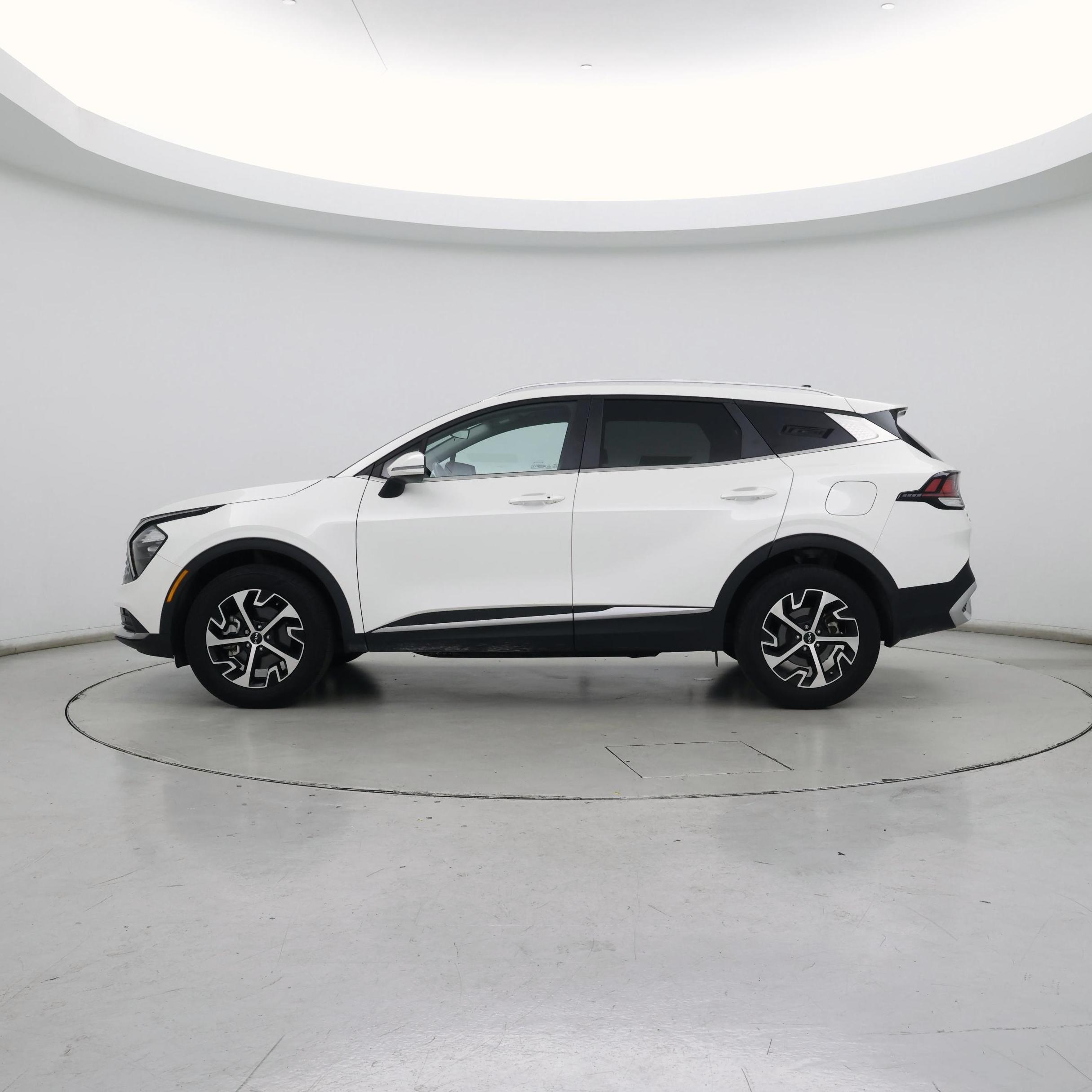 Thumbnail: 2023 Kia Sportage - 3