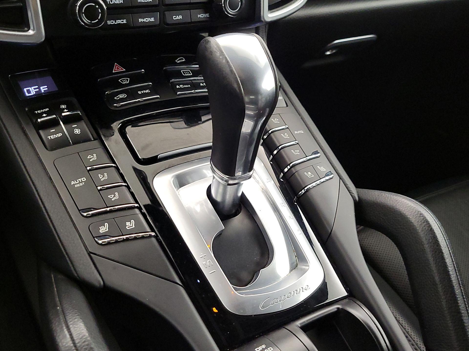 Thumbnail: 2018 Porsche Cayenne - 18