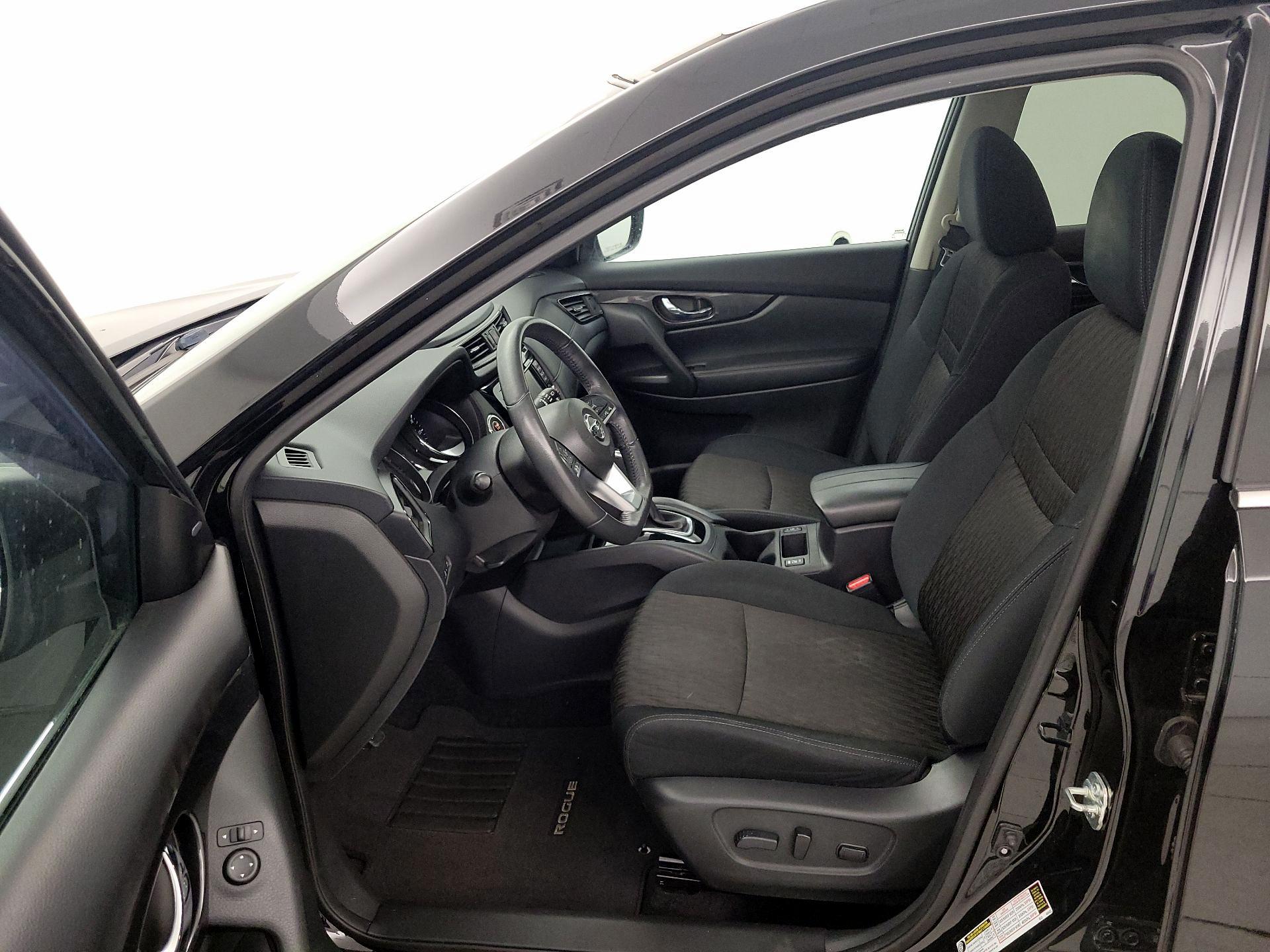 Thumbnail: 2017 Nissan Rogue - 11