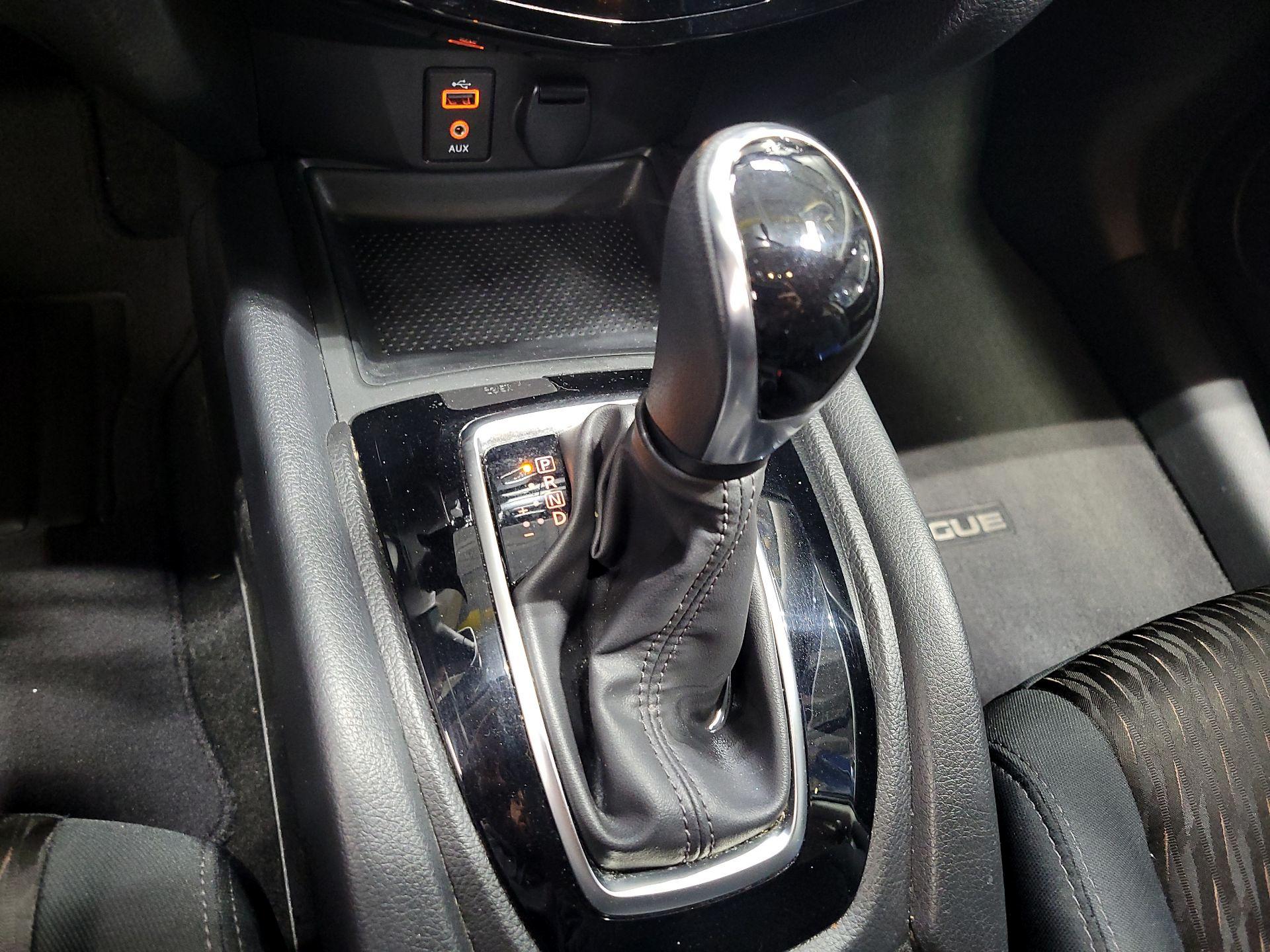 Thumbnail: 2017 Nissan Rogue - 18