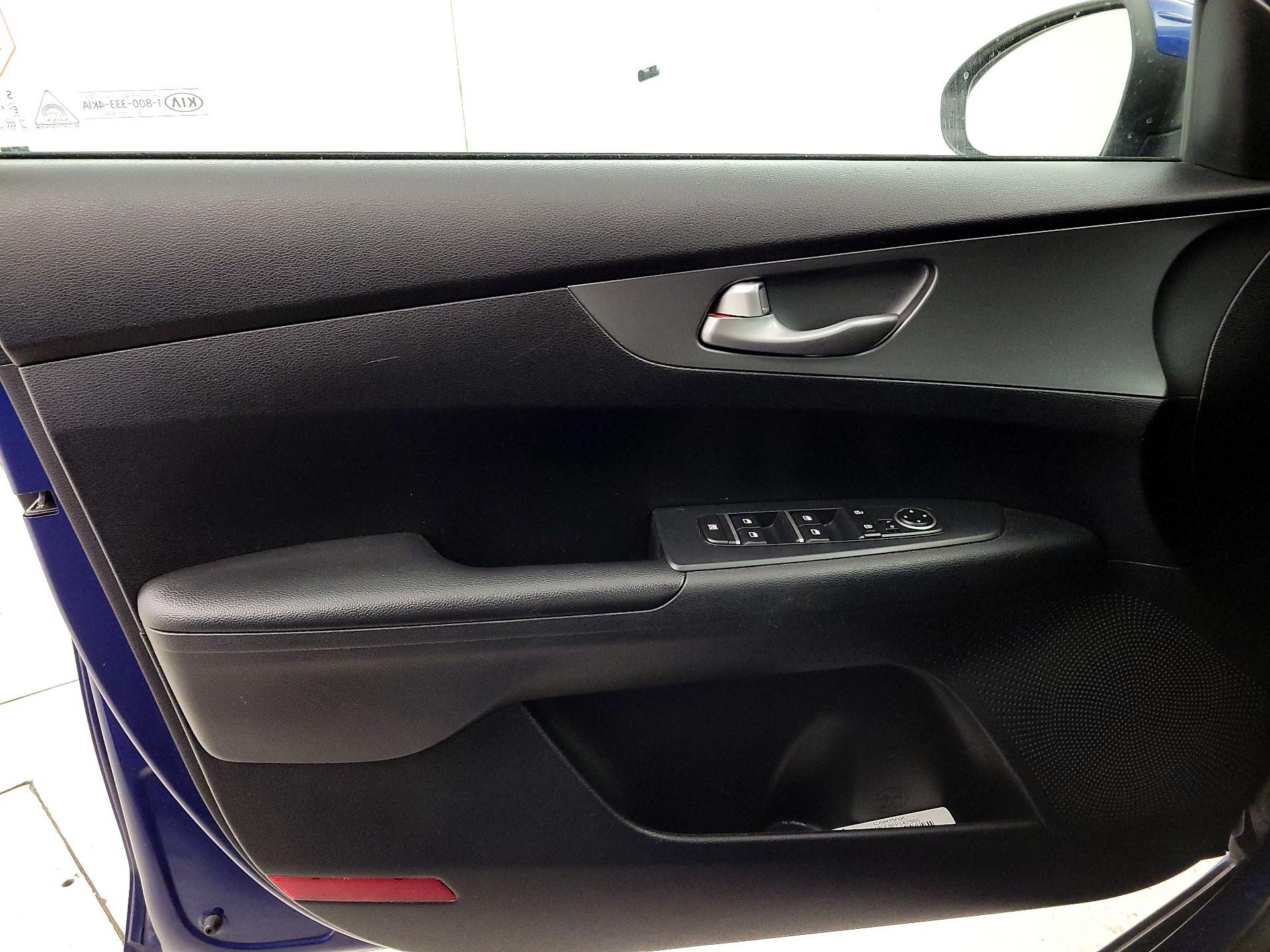 Thumbnail: 2019 Kia Forte - 12