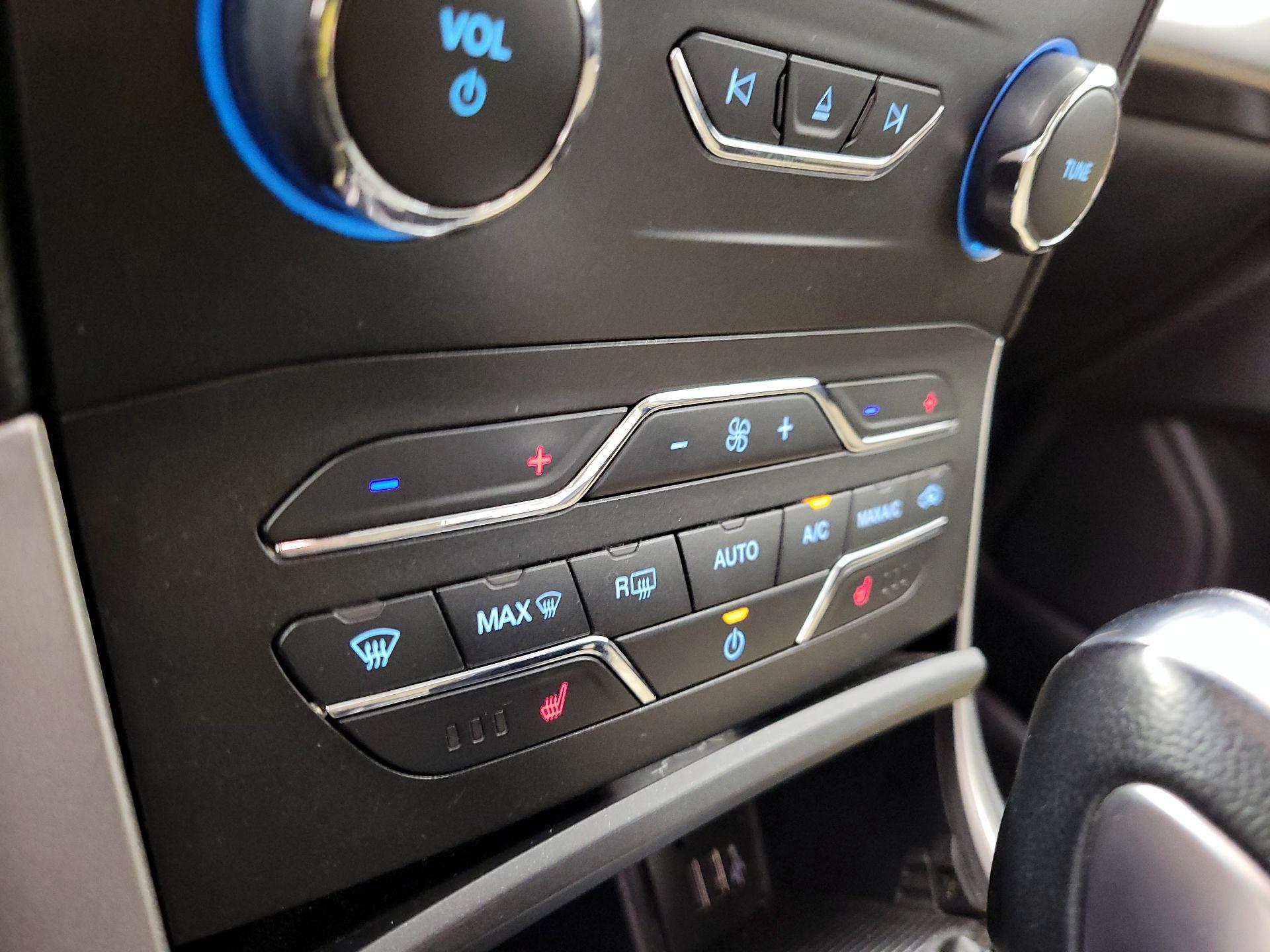 Thumbnail: 2015 Ford Edge - 16