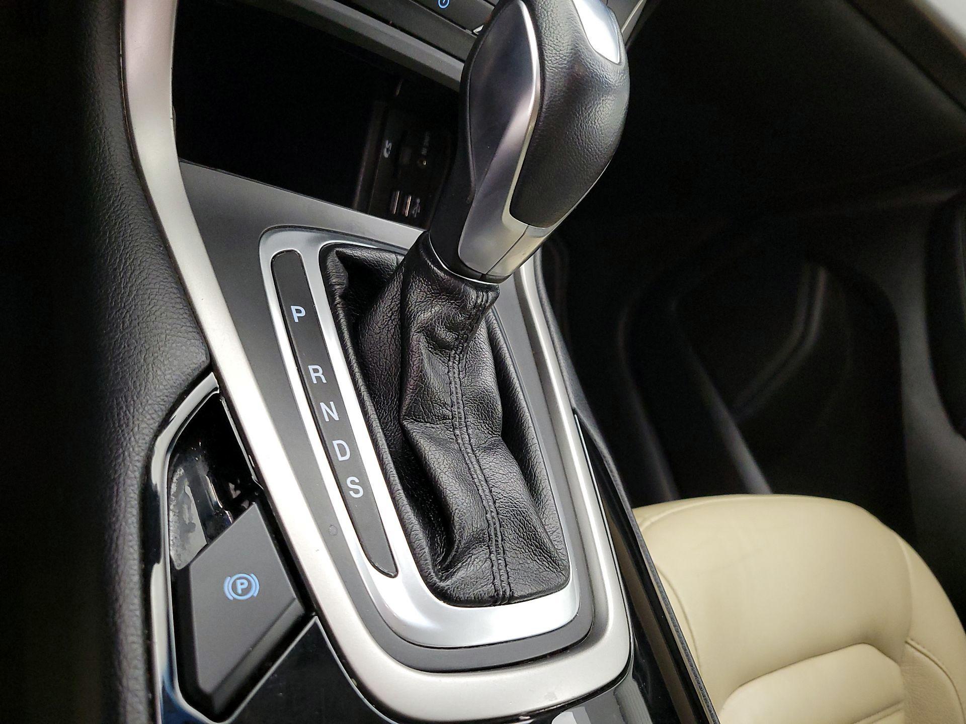 Thumbnail: 2015 Ford Edge - 17