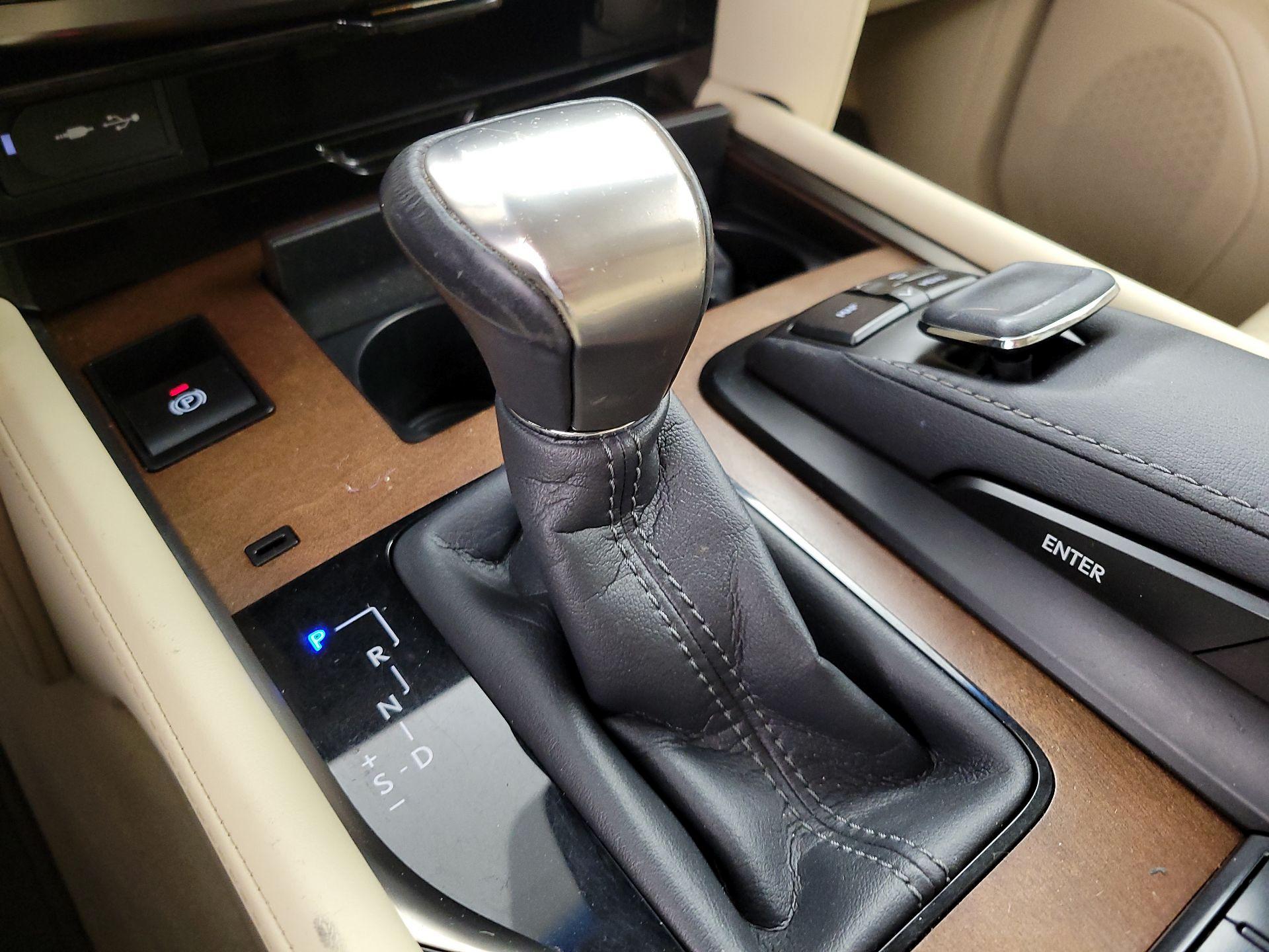 Thumbnail: 2016 Lexus LX - 18