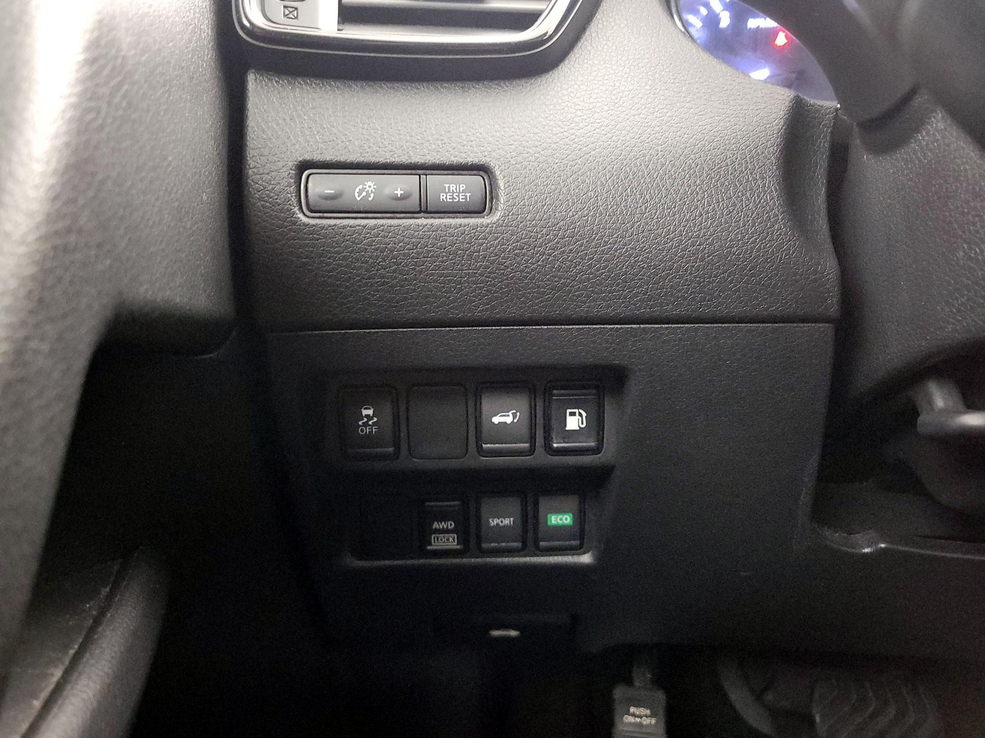 Thumbnail: 2018 Nissan Rogue - 13