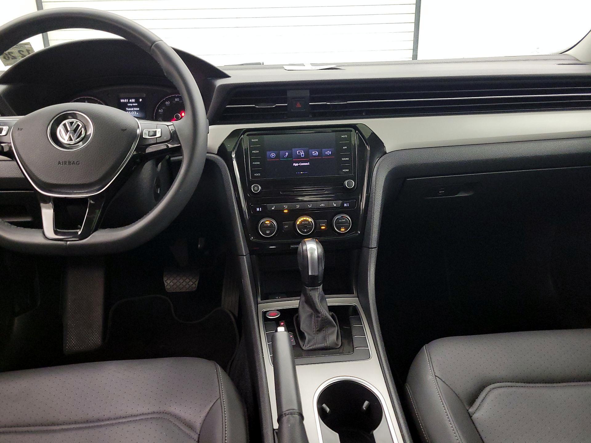 Thumbnail: 2022 Volkswagen Passat - 9