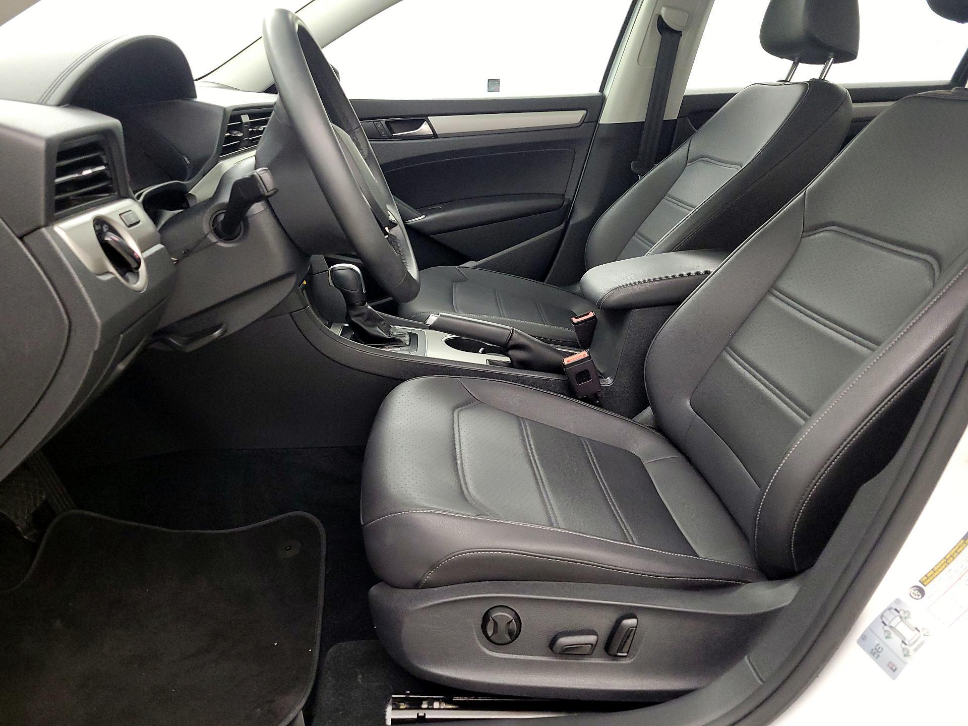 Thumbnail: 2022 Volkswagen Passat - 11