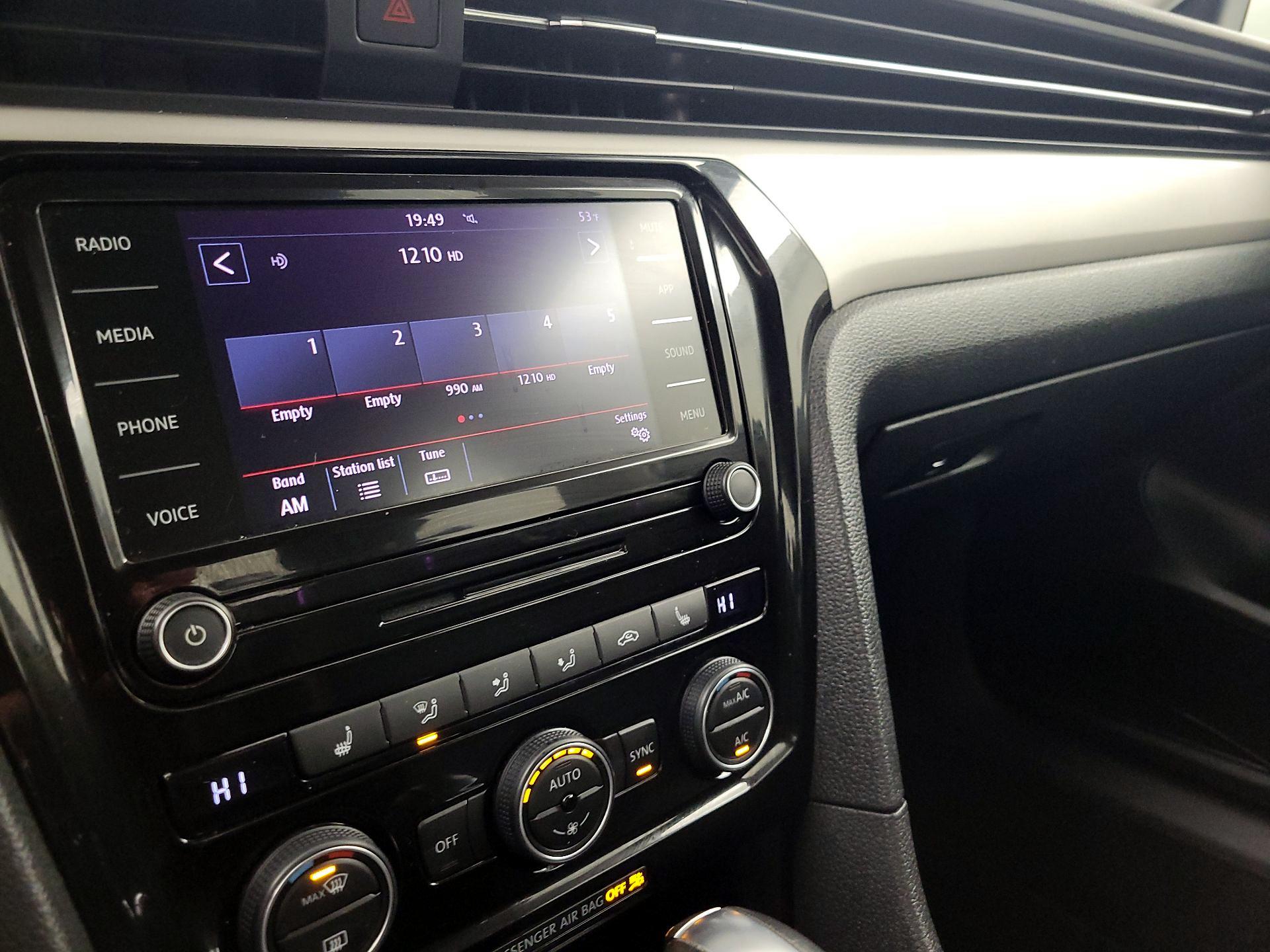 Thumbnail: 2022 Volkswagen Passat - 14