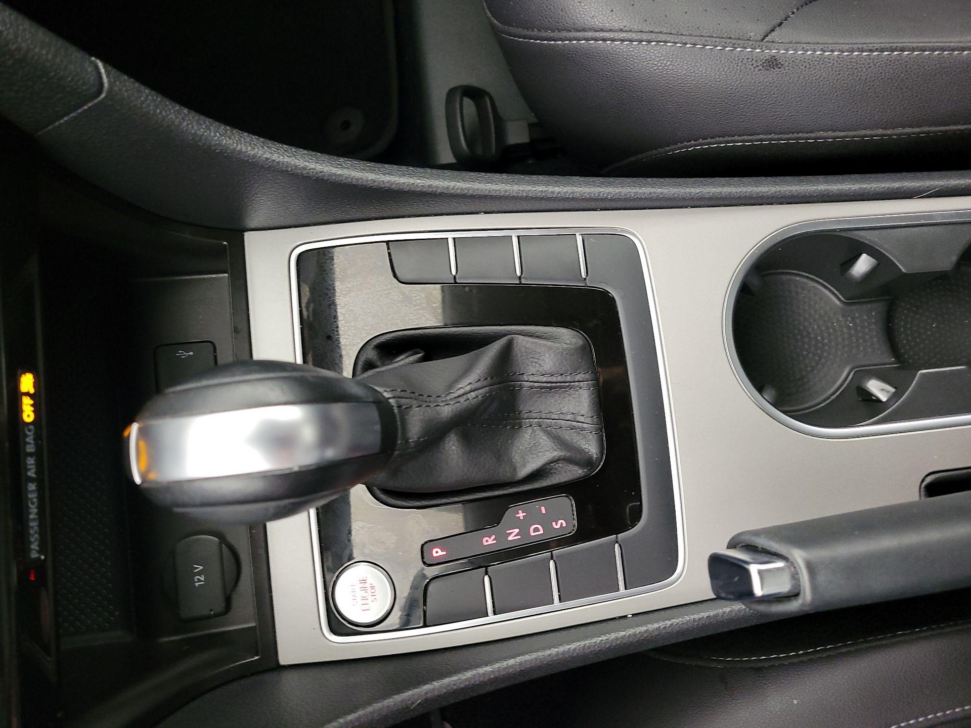 Thumbnail: 2022 Volkswagen Passat - 16