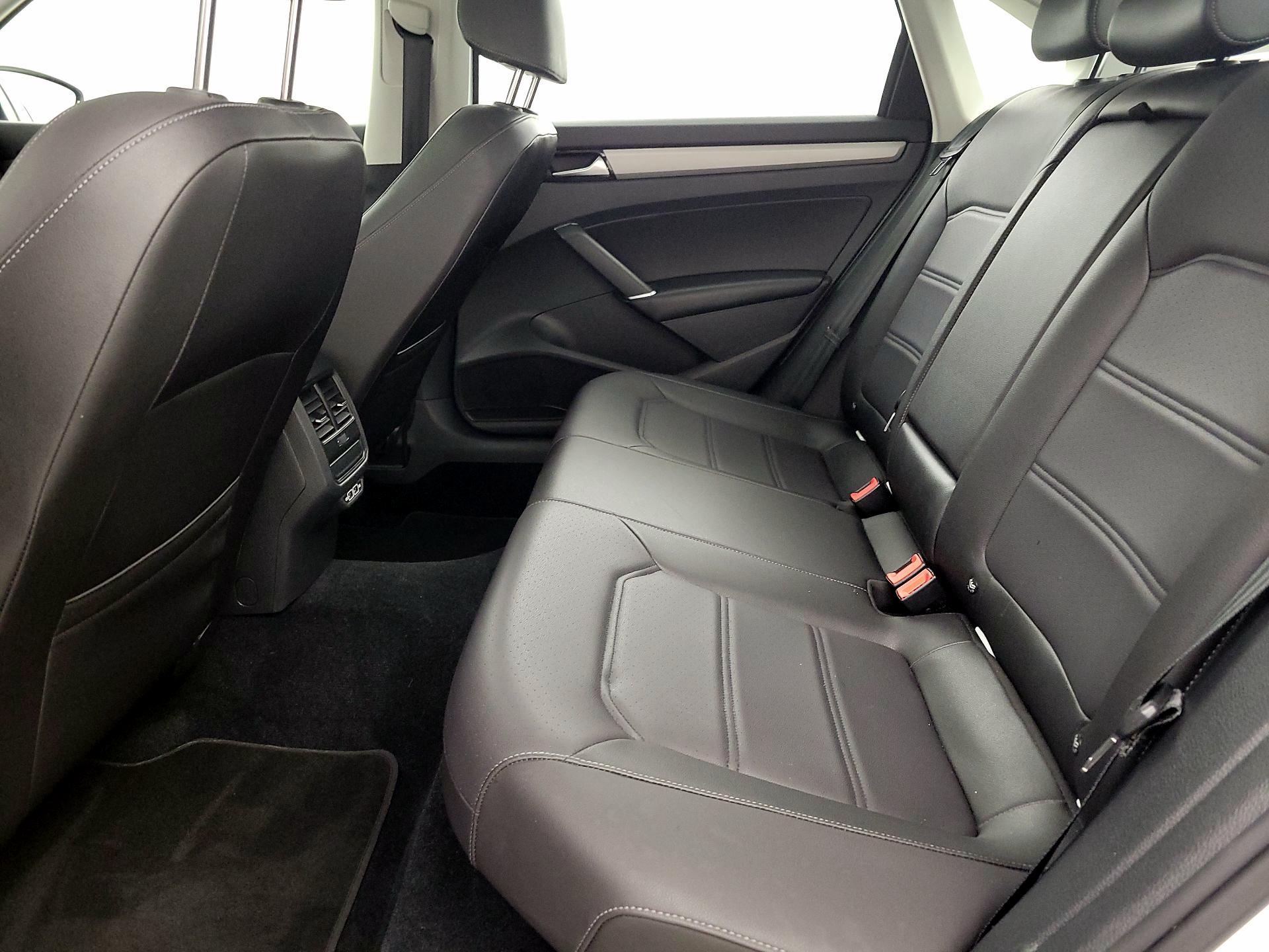 Thumbnail: 2022 Volkswagen Passat - 19