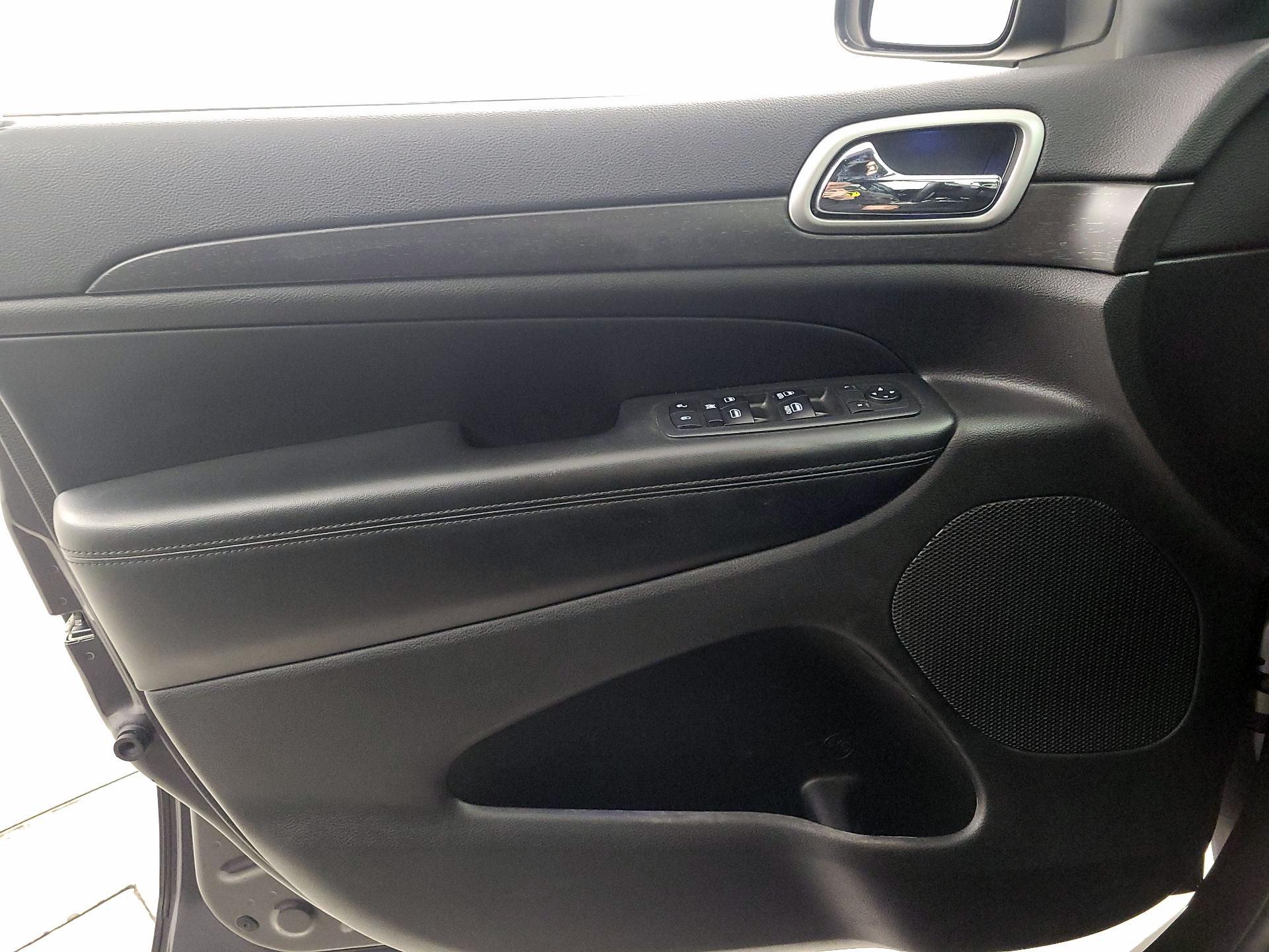 Thumbnail: 2018 Jeep Grand Cherokee - 12