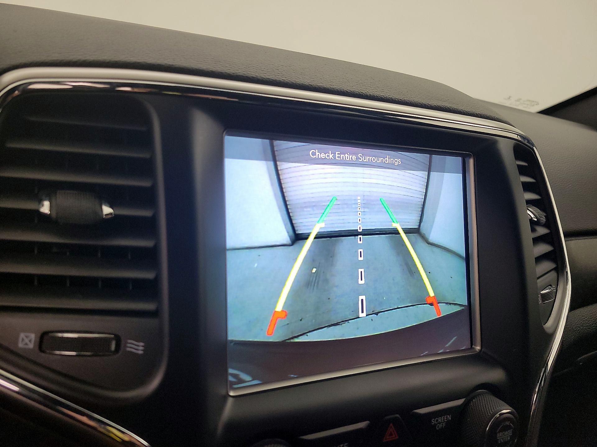 Thumbnail: 2018 Jeep Grand Cherokee - 15