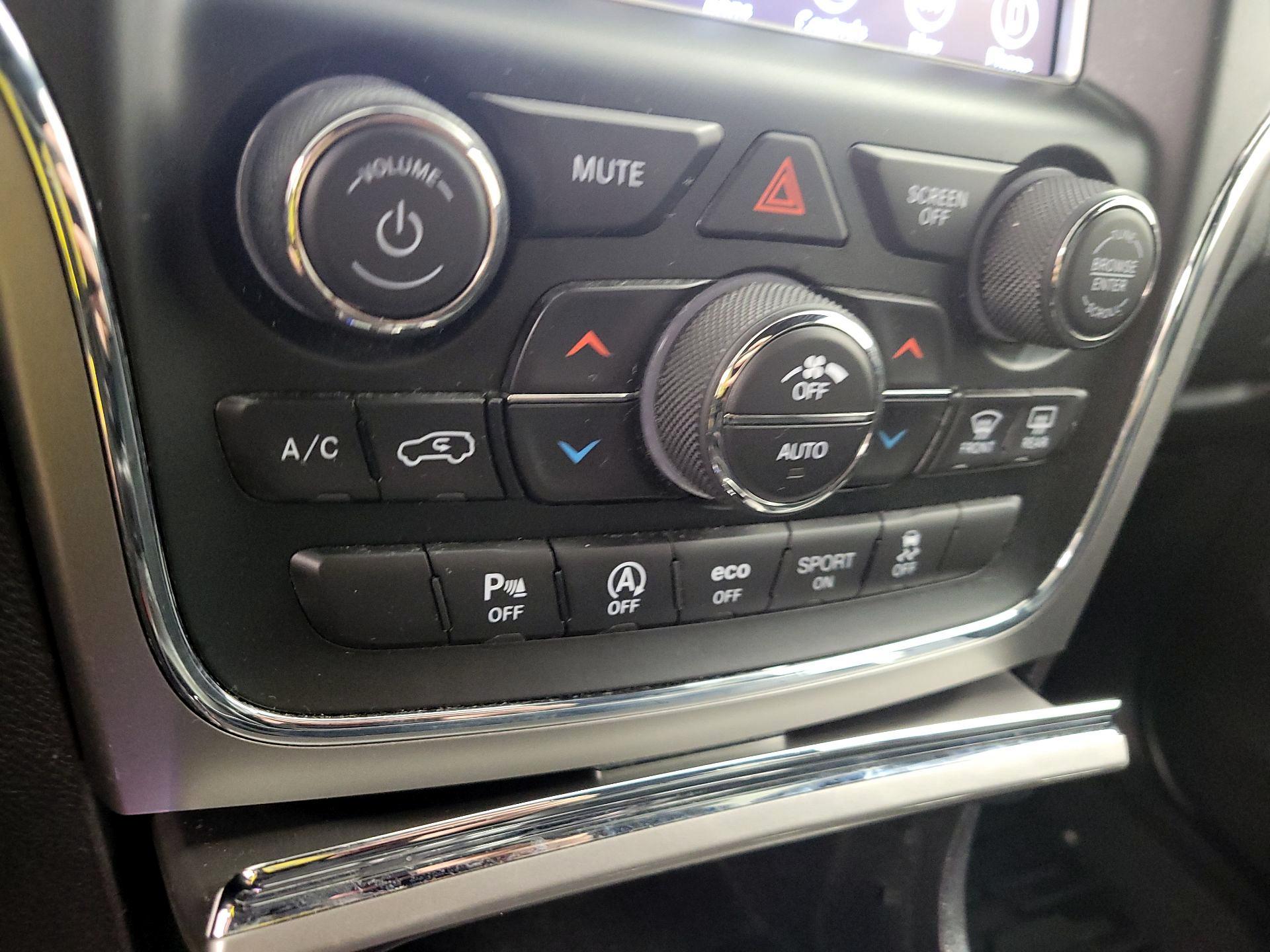 Thumbnail: 2018 Jeep Grand Cherokee - 17