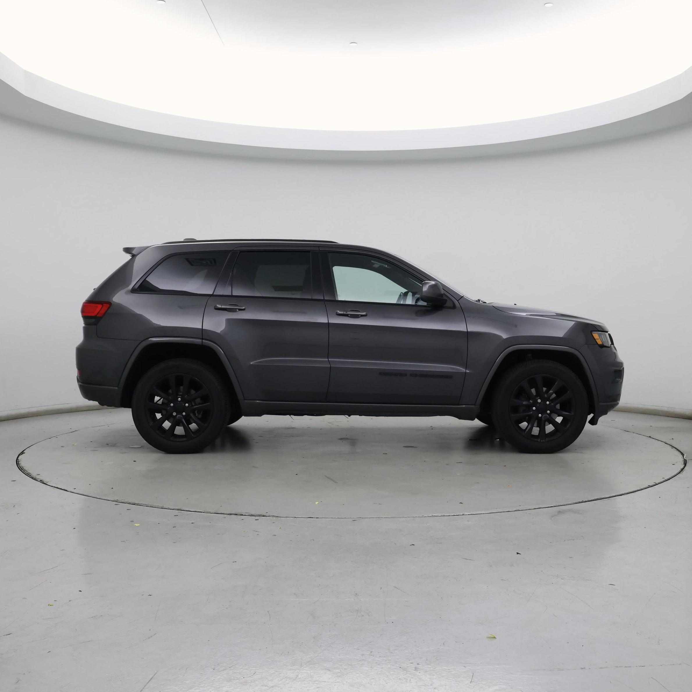 Thumbnail: 2018 Jeep Grand Cherokee - 7