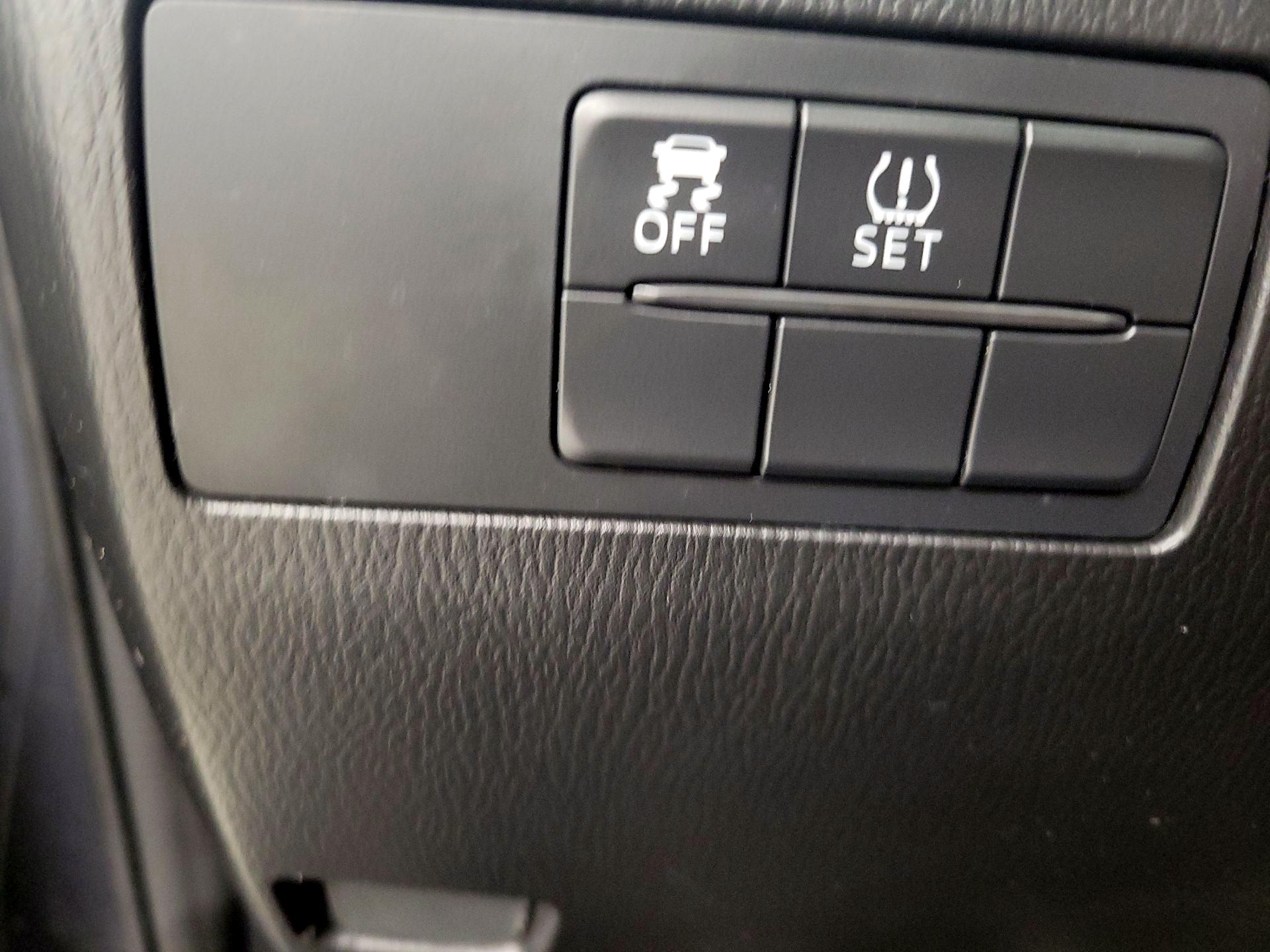 Thumbnail: 2016 Mazda Mazda3 - 13