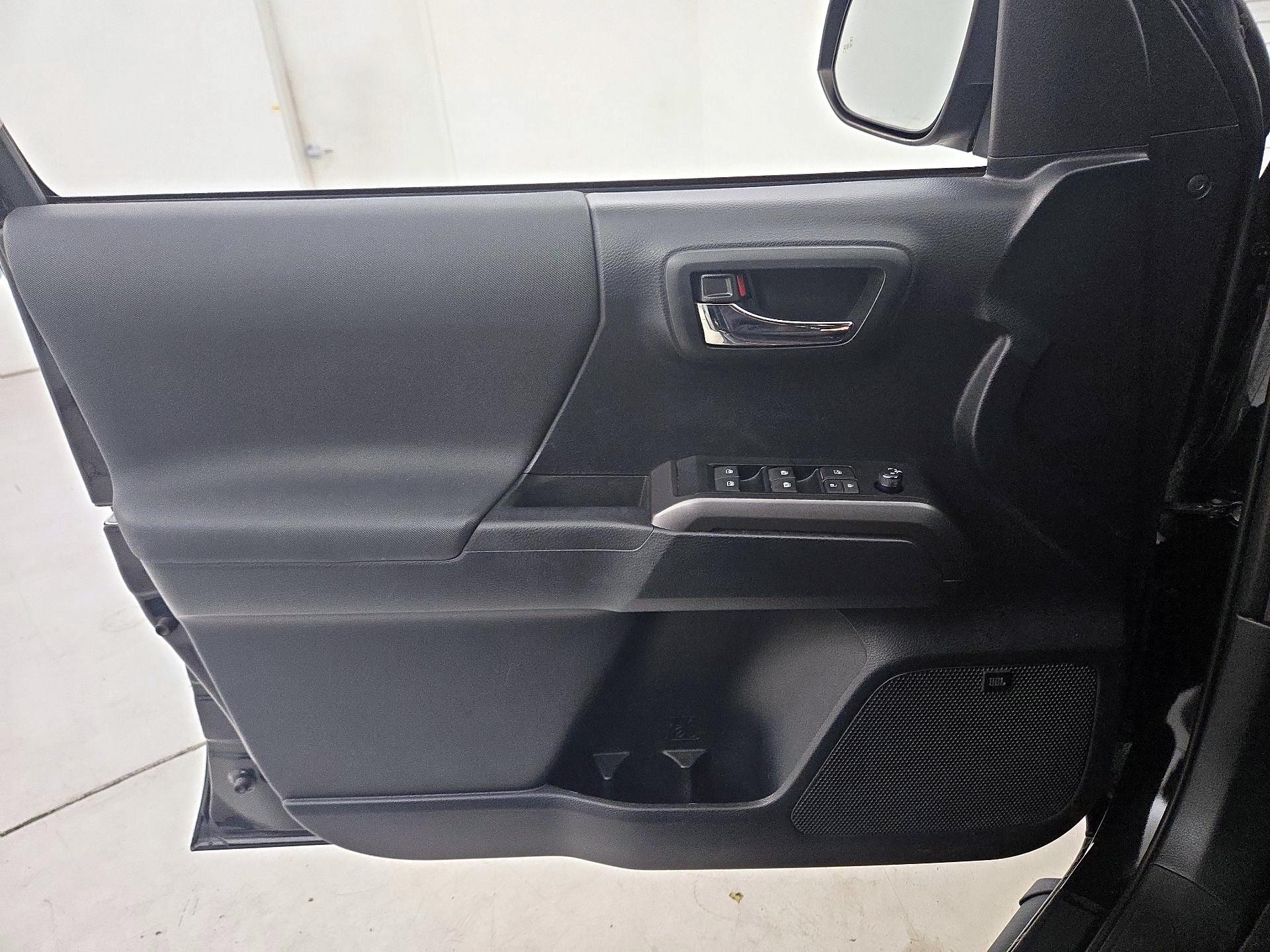 Thumbnail: 2019 Toyota Tacoma - 12