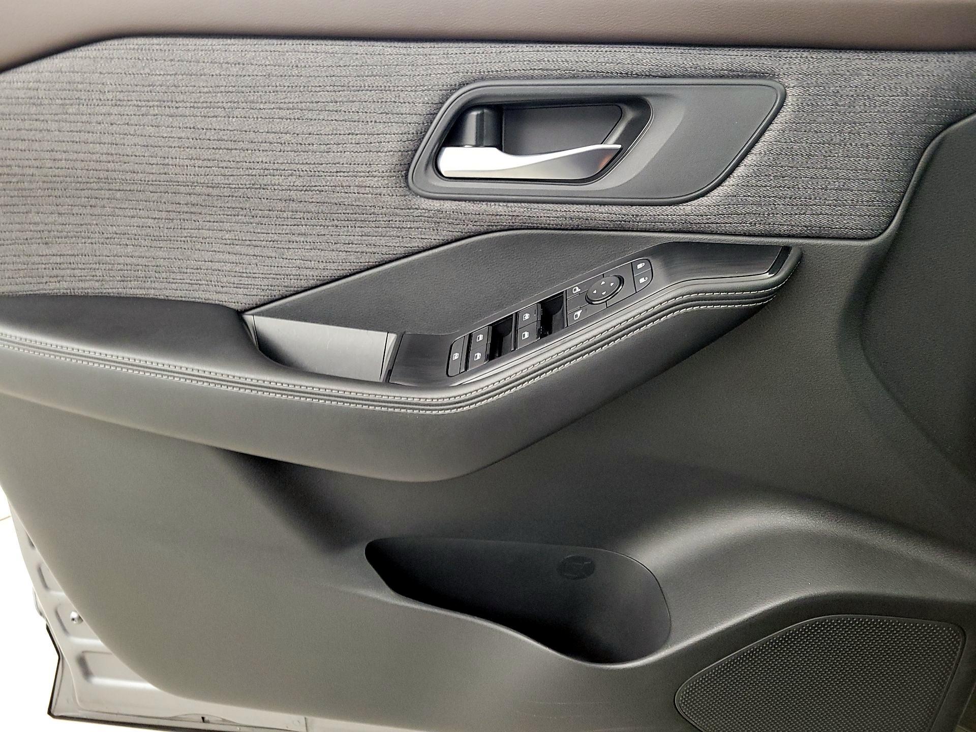 Thumbnail: 2021 Nissan Rogue - 12