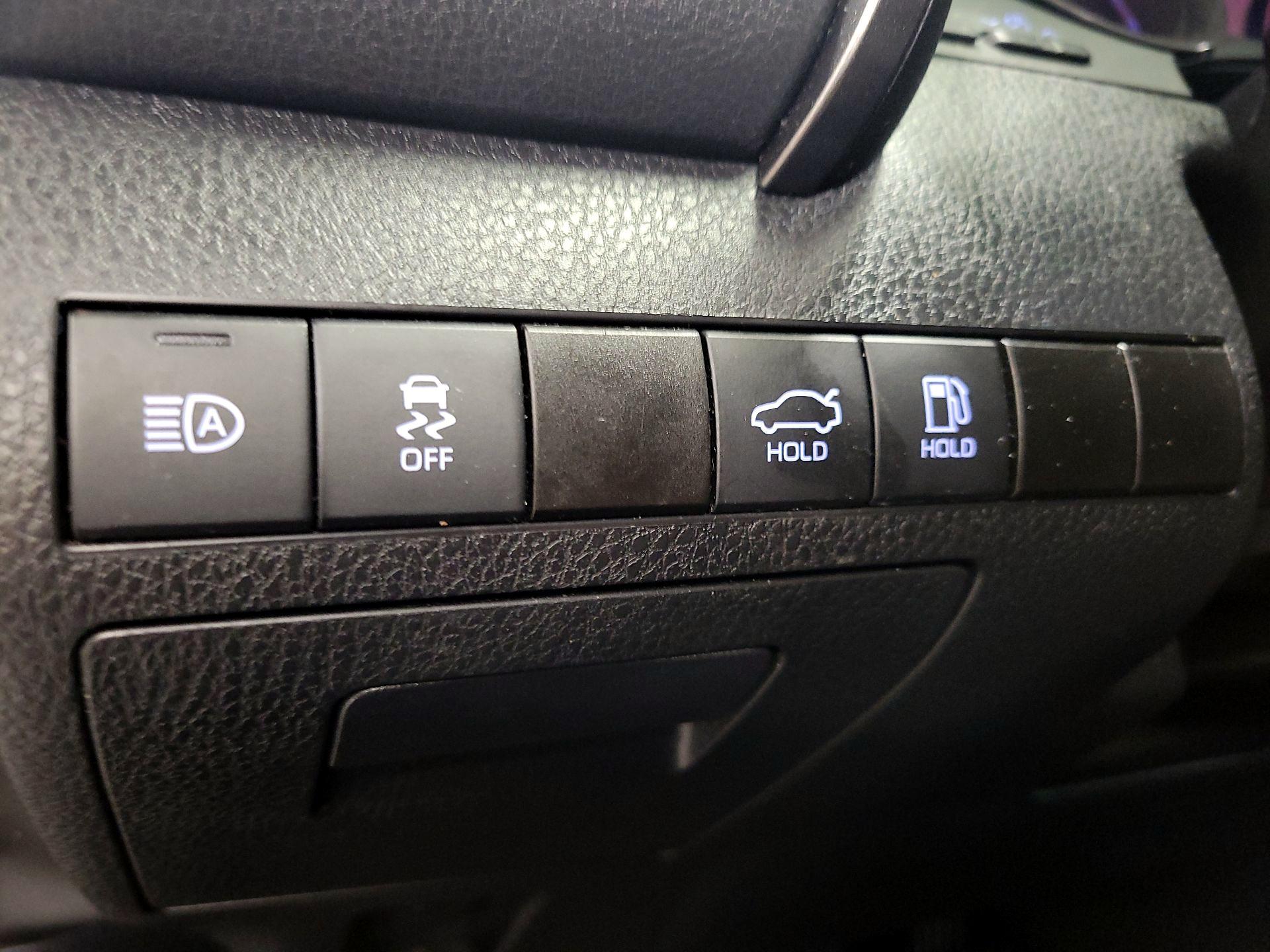 Thumbnail: 2021 Toyota Camry - 13