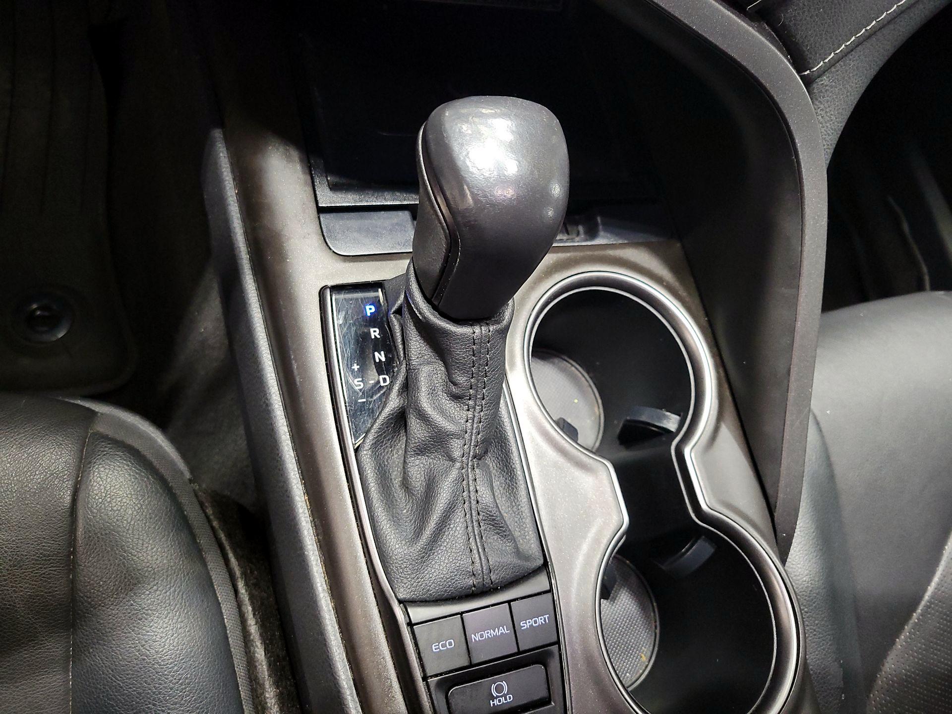 Thumbnail: 2021 Toyota Camry - 17