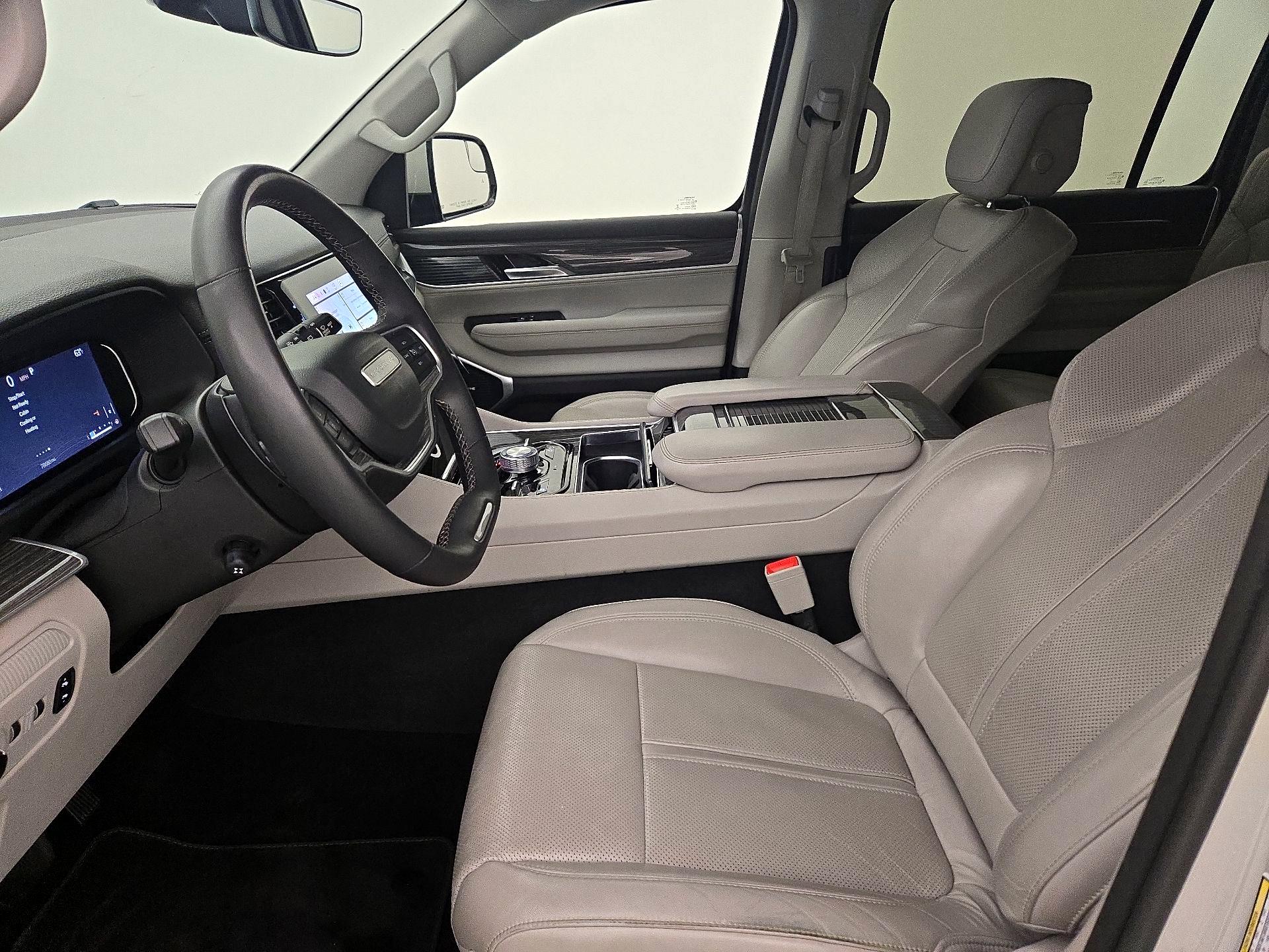 Thumbnail: 2022 Jeep Wagoneer - 11