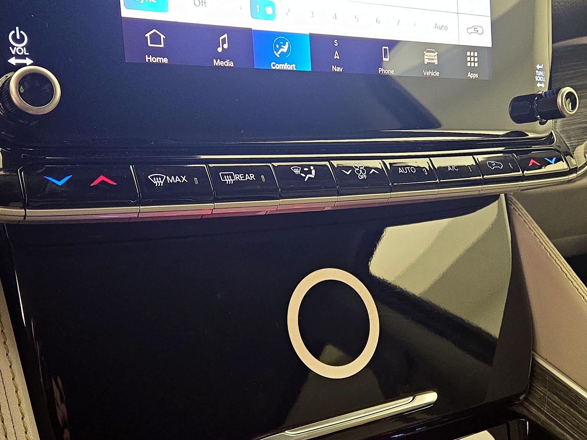 Thumbnail: 2022 Jeep Wagoneer - 17