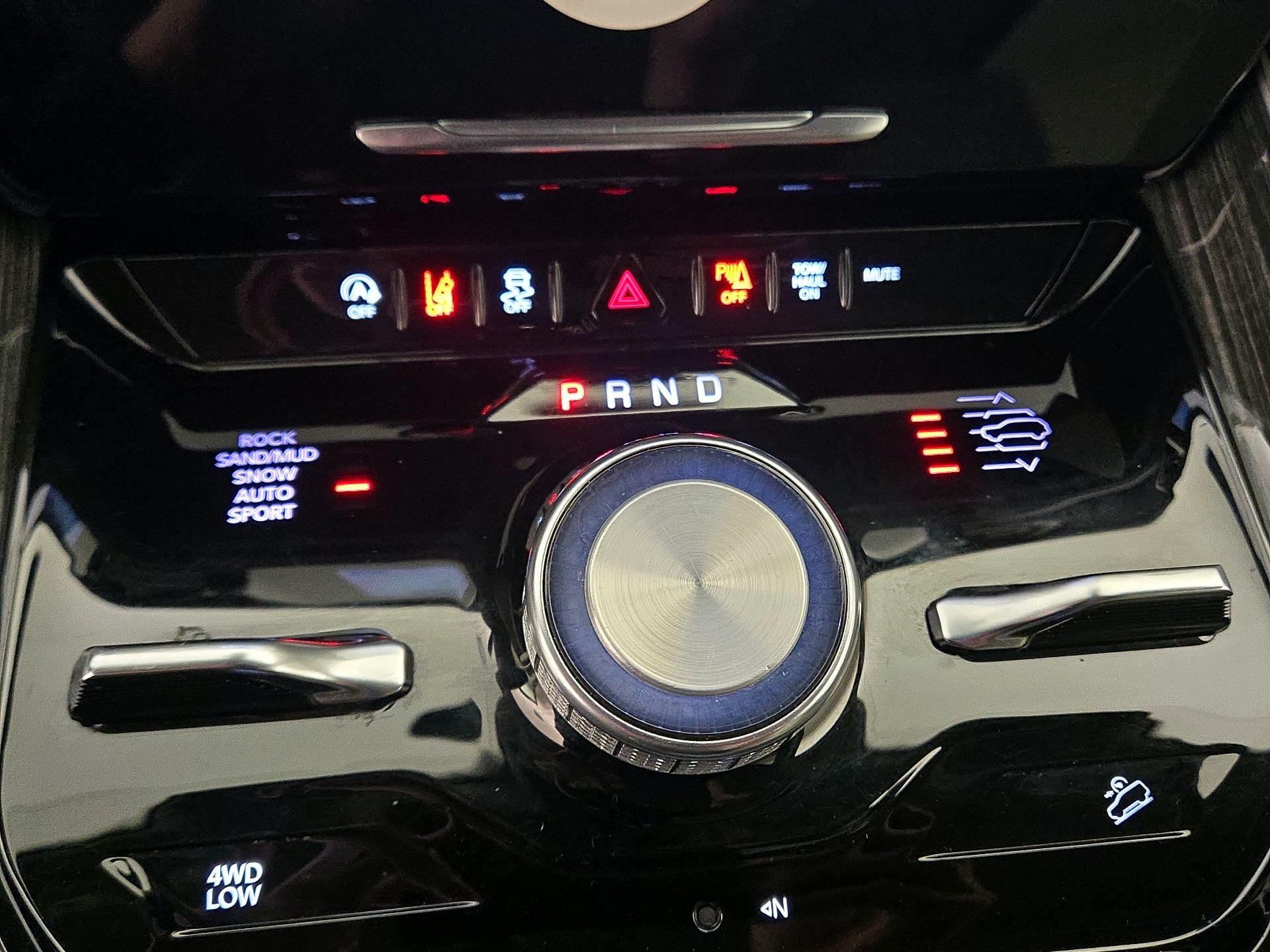 Thumbnail: 2022 Jeep Wagoneer - 18