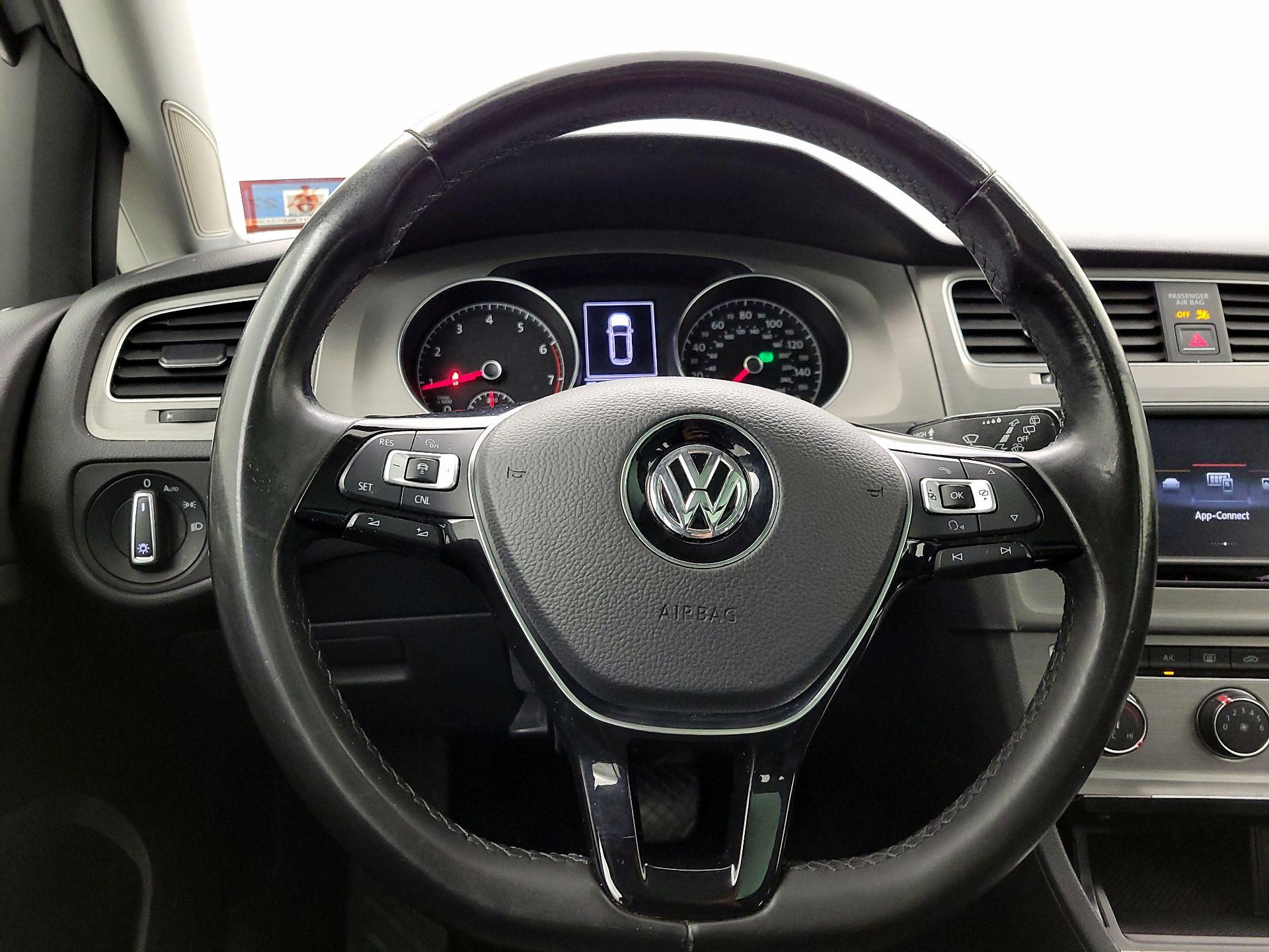 Thumbnail: 2016 Volkswagen Golf - 10