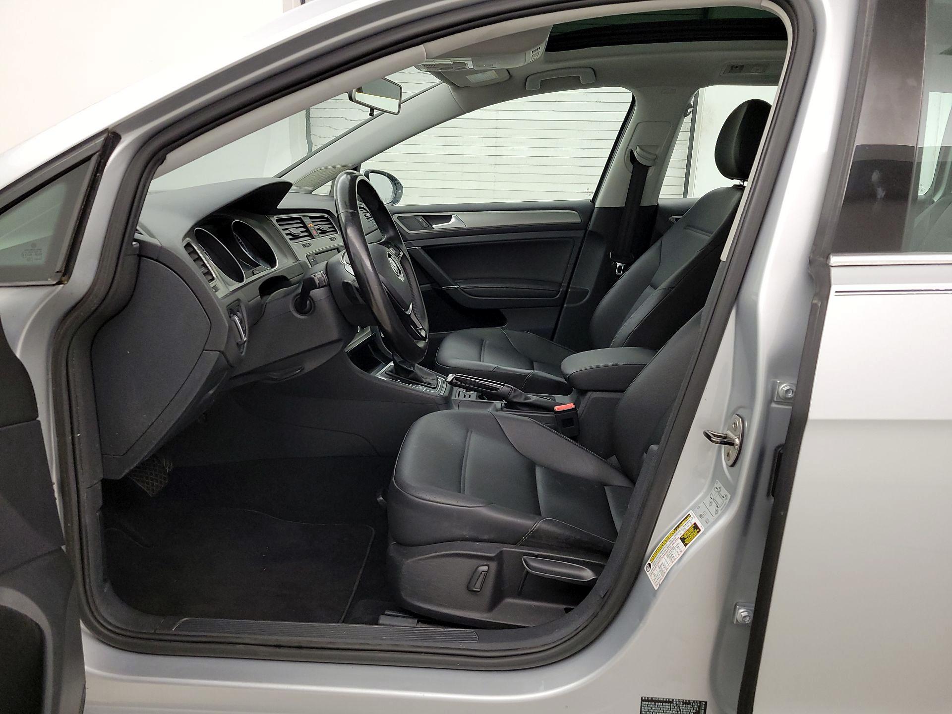 Thumbnail: 2016 Volkswagen Golf - 11