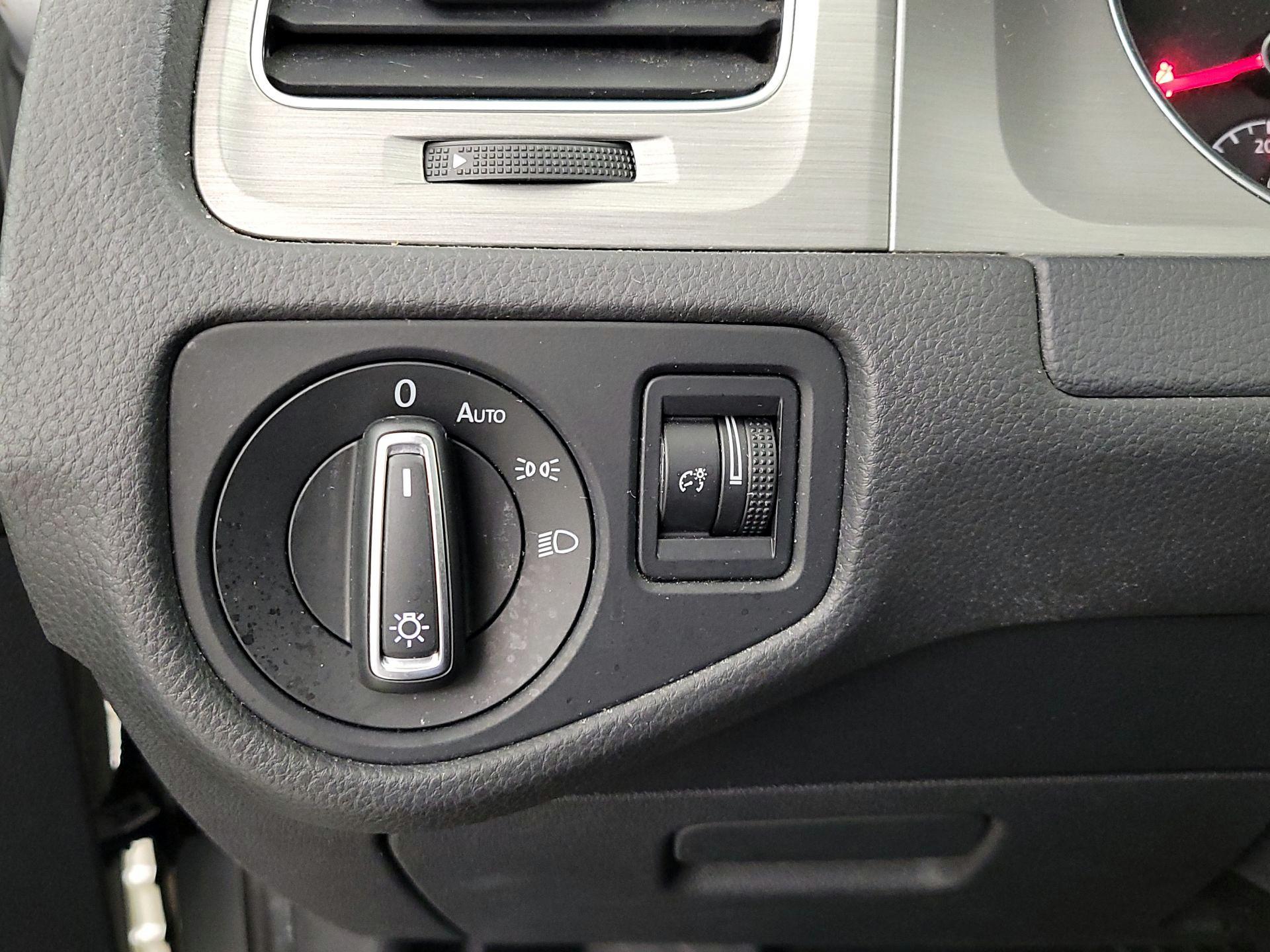 Thumbnail: 2016 Volkswagen Golf - 13